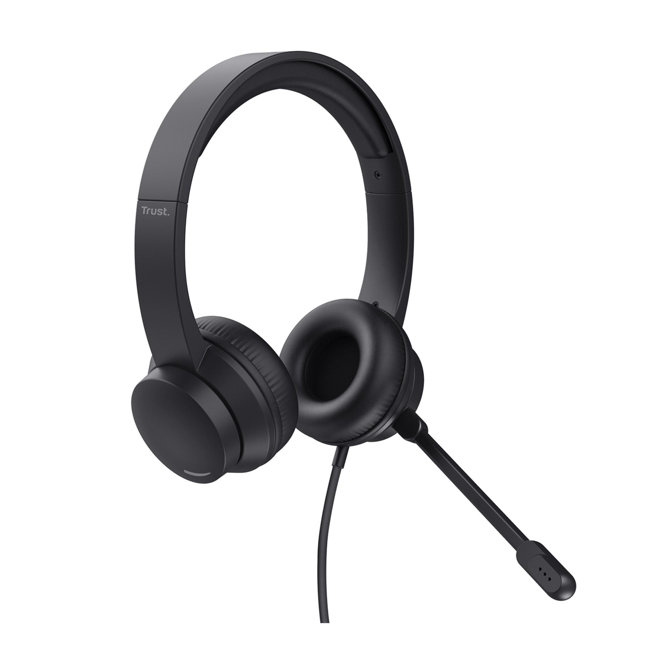 Czarne słuchawki nauszne z mikrofonem i wyściełanymi nausznikami.