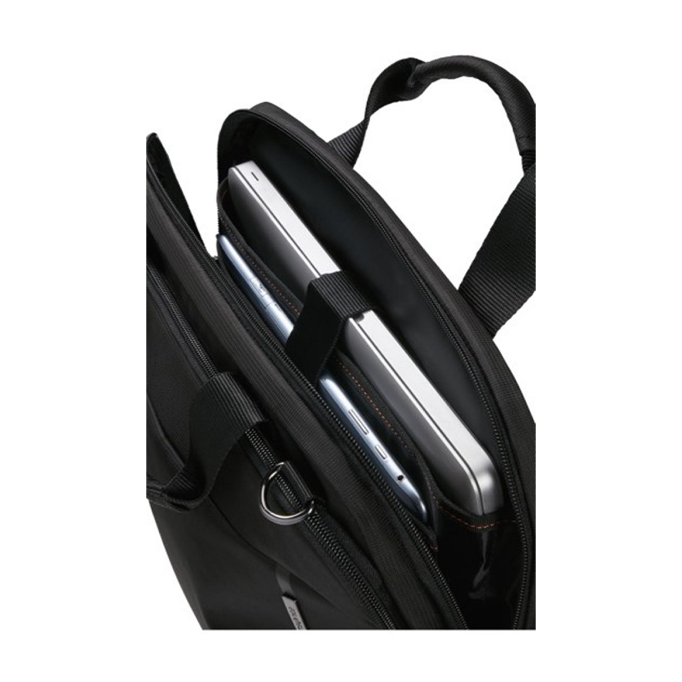 Borsa nera con laptop argentati e telefono negli scomparti.