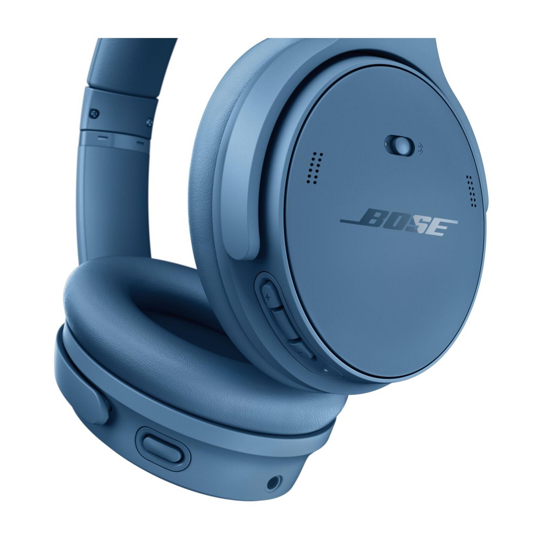 Niebieskie słuchawki Bose z wyściełanymi nausznikami i przyciskami sterowania.