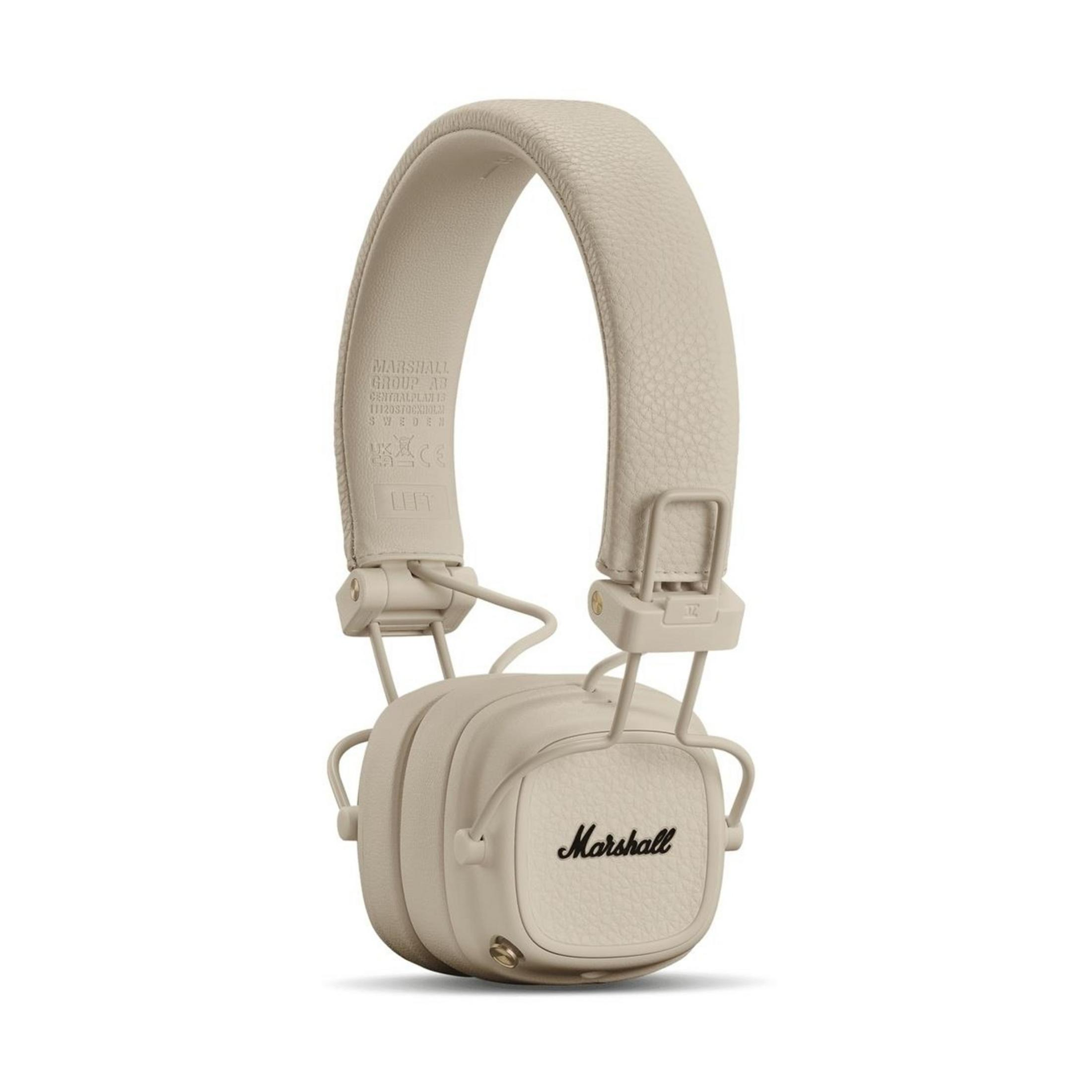 Auriculares Marshall beige sobre fondo blanco. Texto visible a la izquierda.