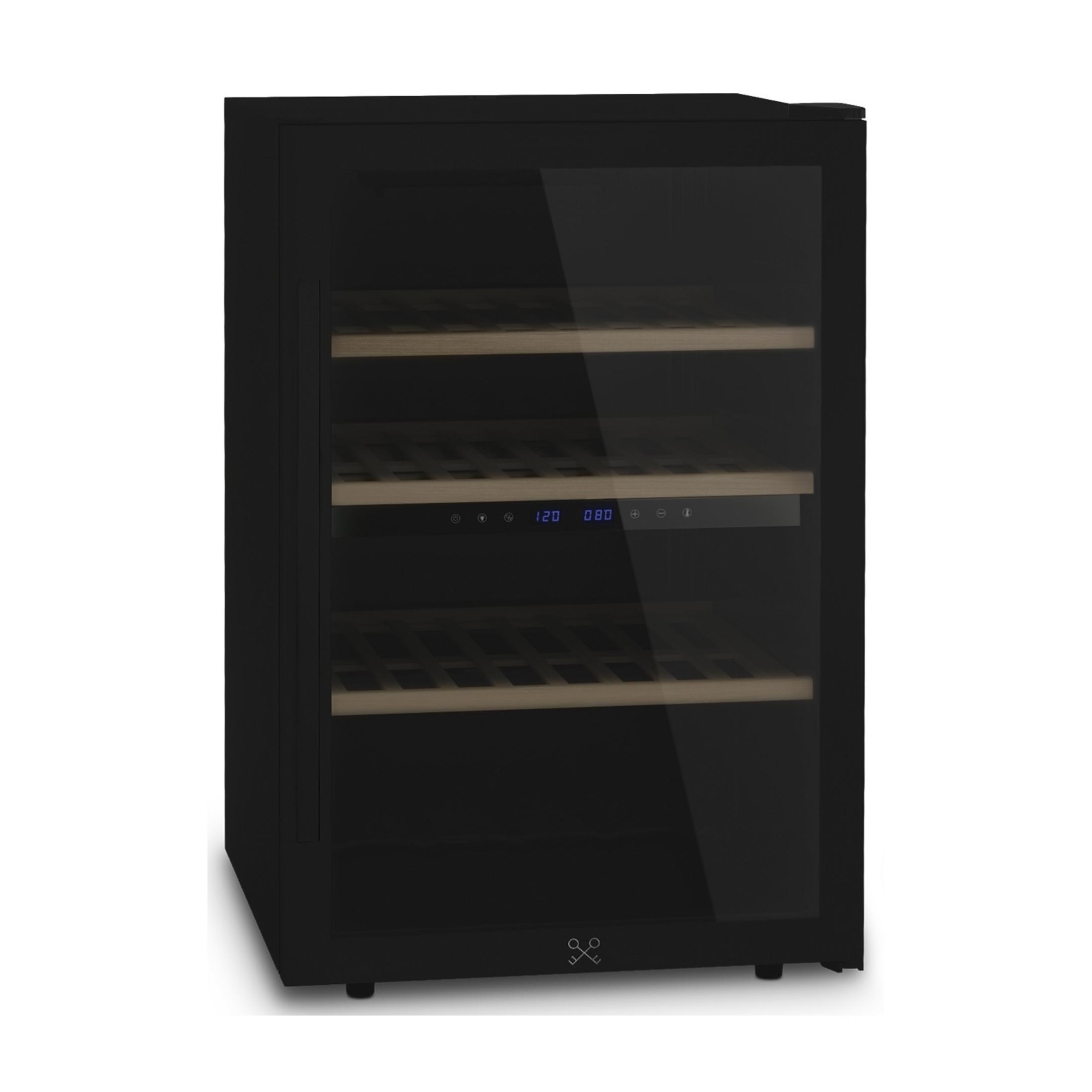 Schwarzer Weinkühlschrank mit Glastür und Holzregalen.