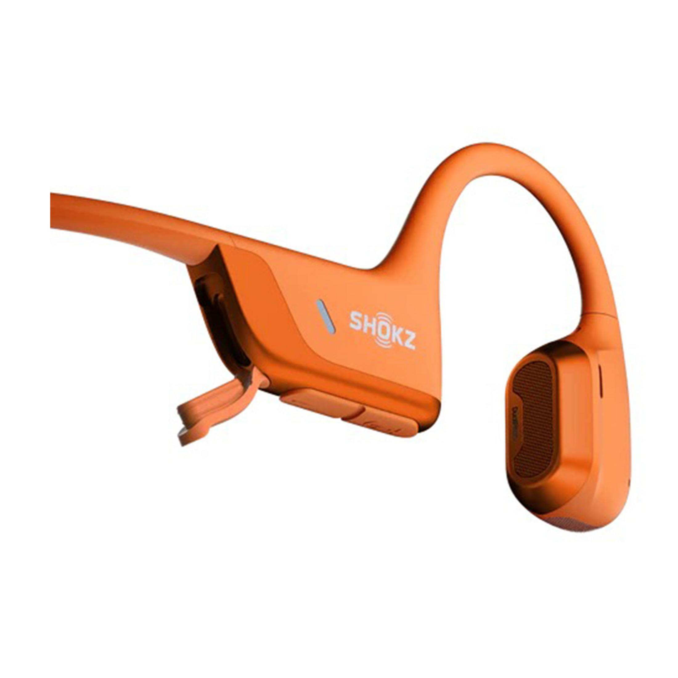 Orange Shokz Kopfhörer mit Logo auf weißem Hintergrund.