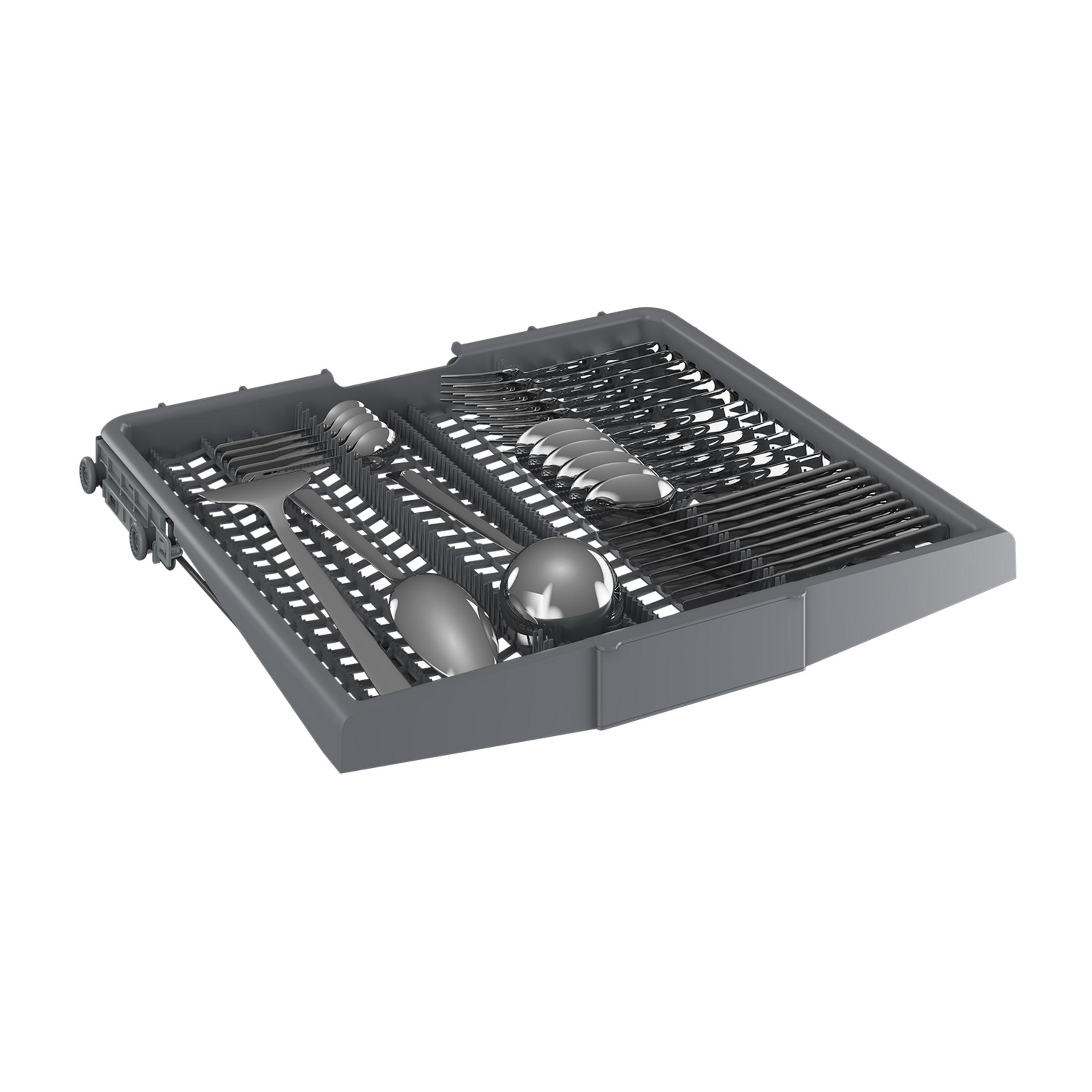 Szary koszyk na sztućce do zmywarki, wypełniony błyszczącymi sztućcami.