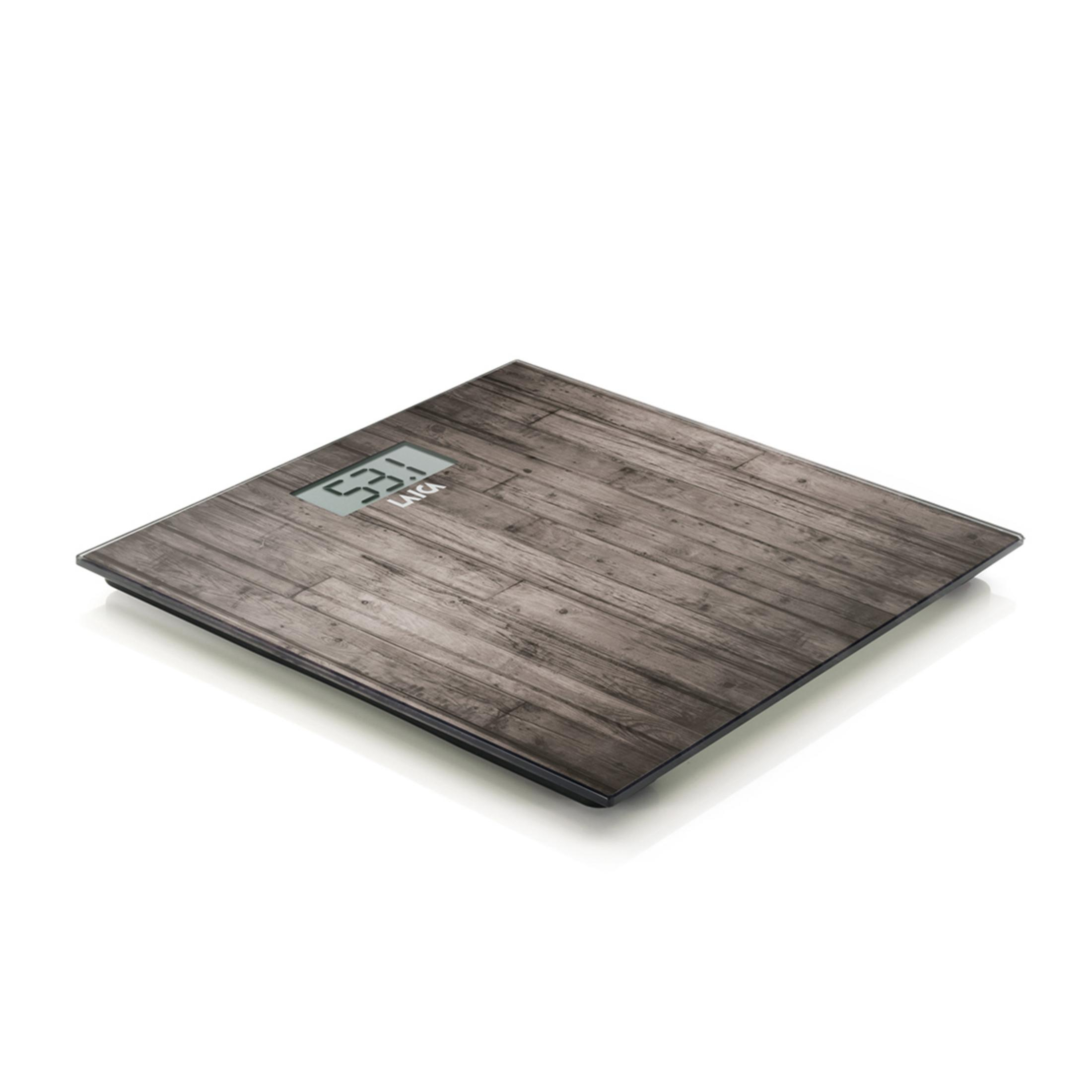 Cyfrowa waga z wykończeniem imitującym drewno pokazuje 53,1.