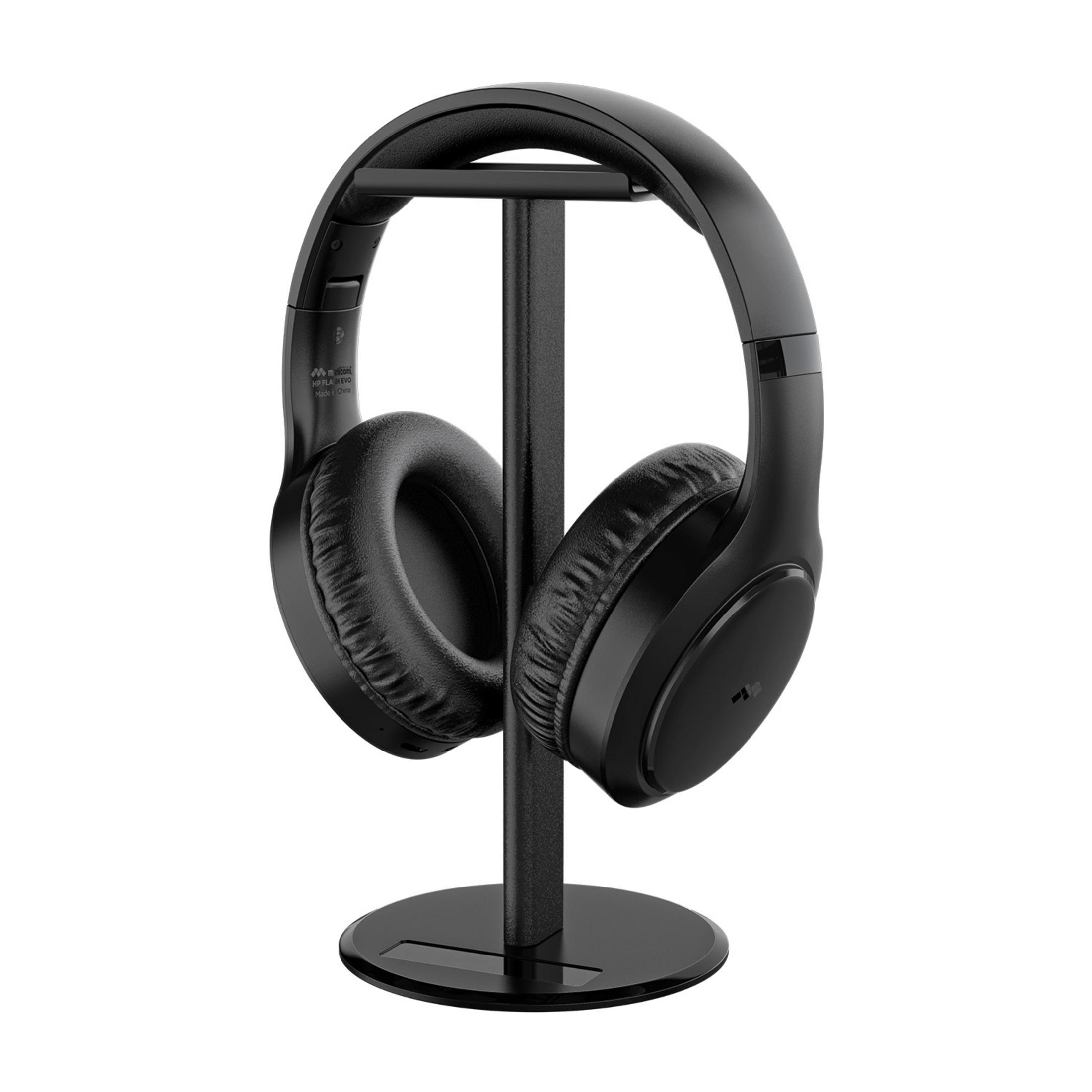 Czarne słuchawki na czarnym stojaku, na białym tle.