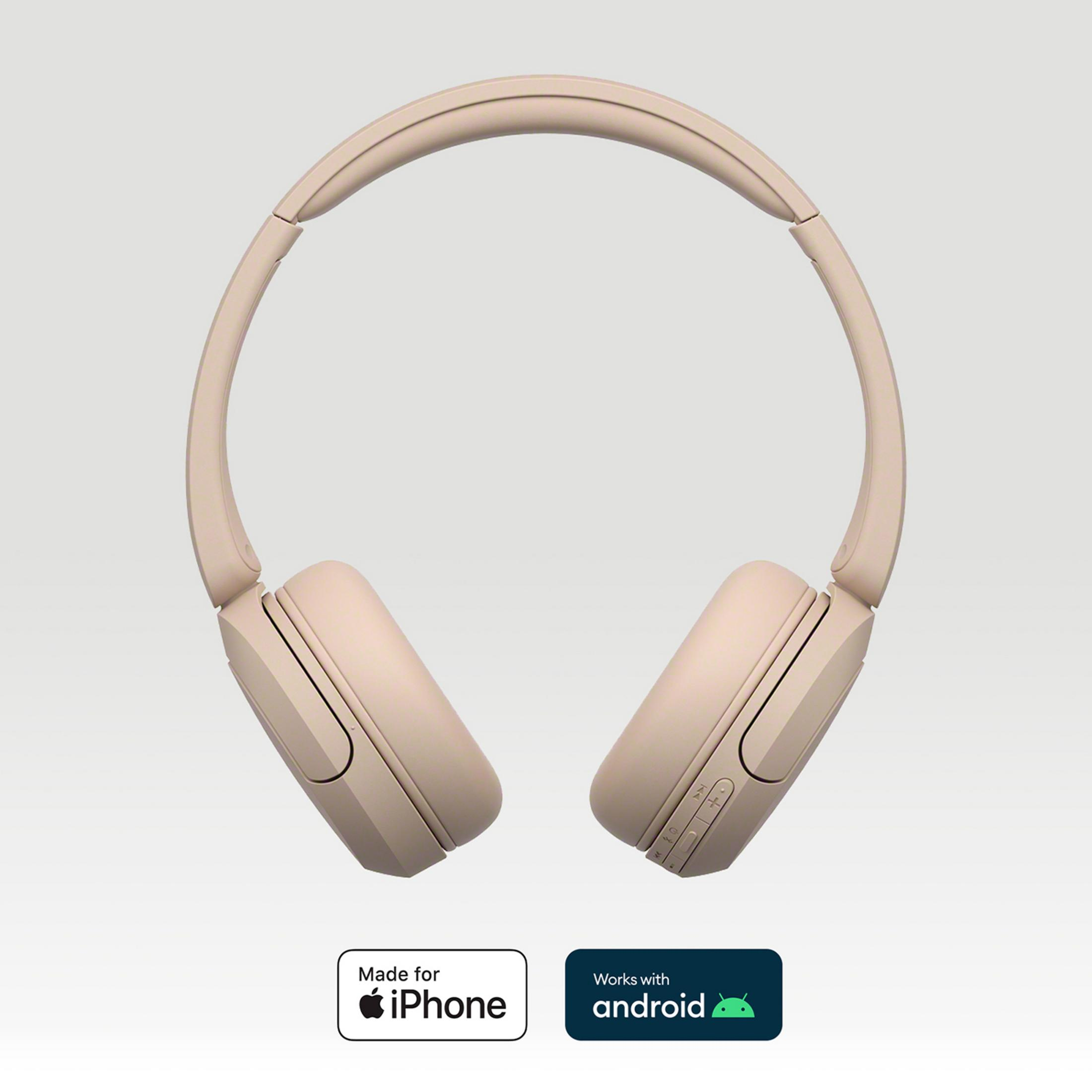 Beige Kopfhörer mit Kopfbügel und Ohrpolstern. Links: iPhone-Logo. Rechts: Android-Logo.