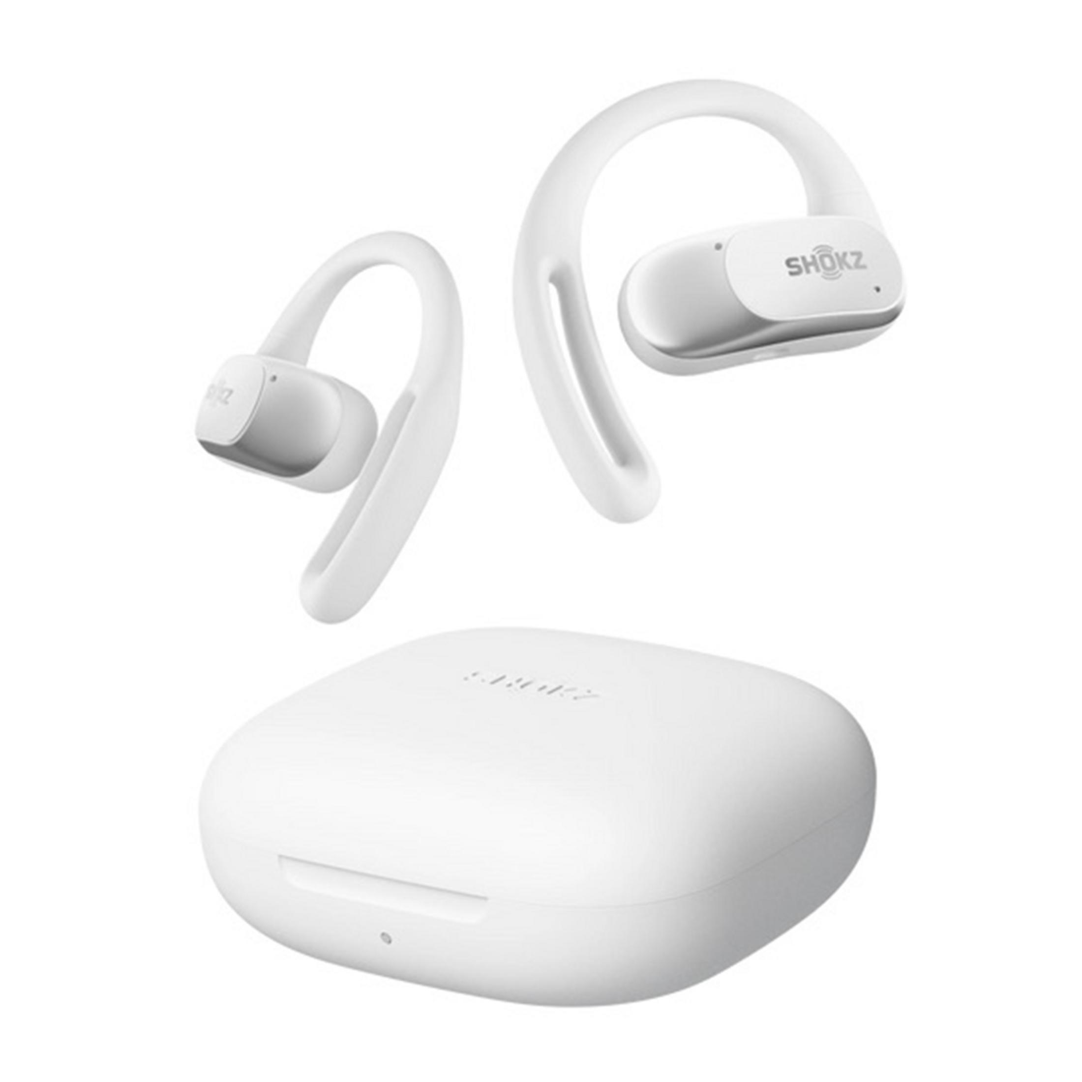 Auricolari Shokz bianchi e custodia di ricarica su sfondo bianco.