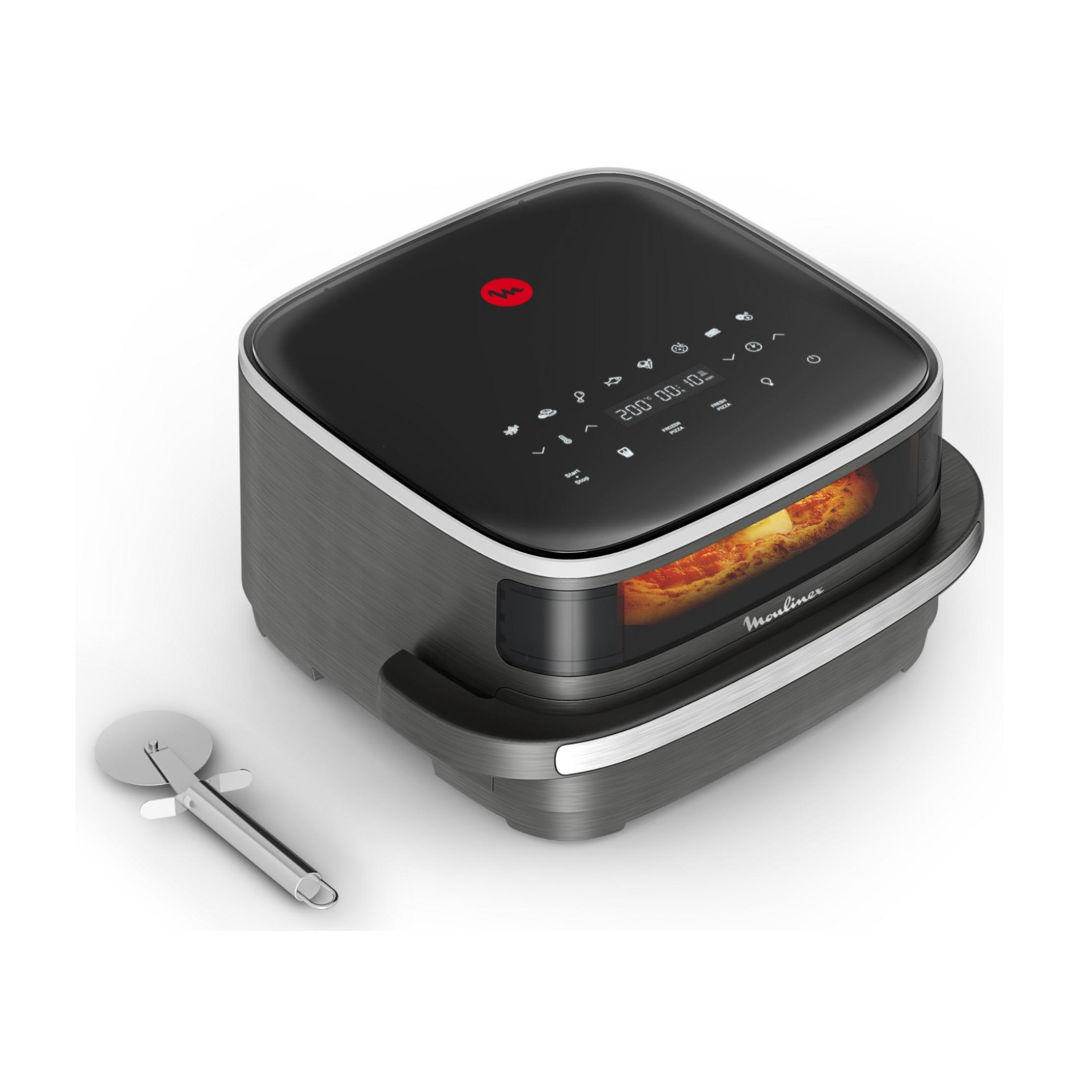 Nowoczesna czarna frytkownica powietrzna z kawałkiem pizzy w środku. Obok leży krajalnica do pizzy.