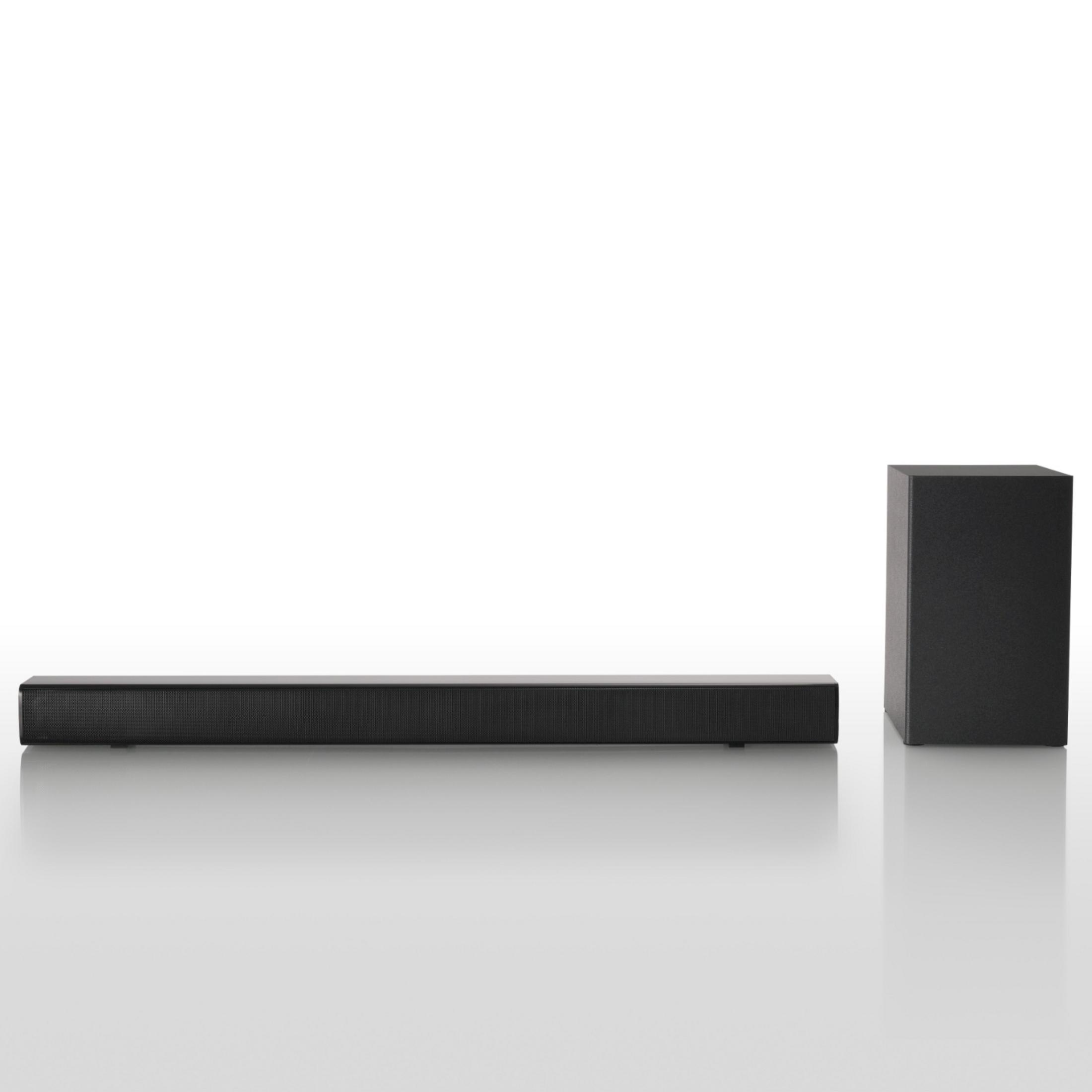 Czarny soundbar i subwoofer na białym tle.