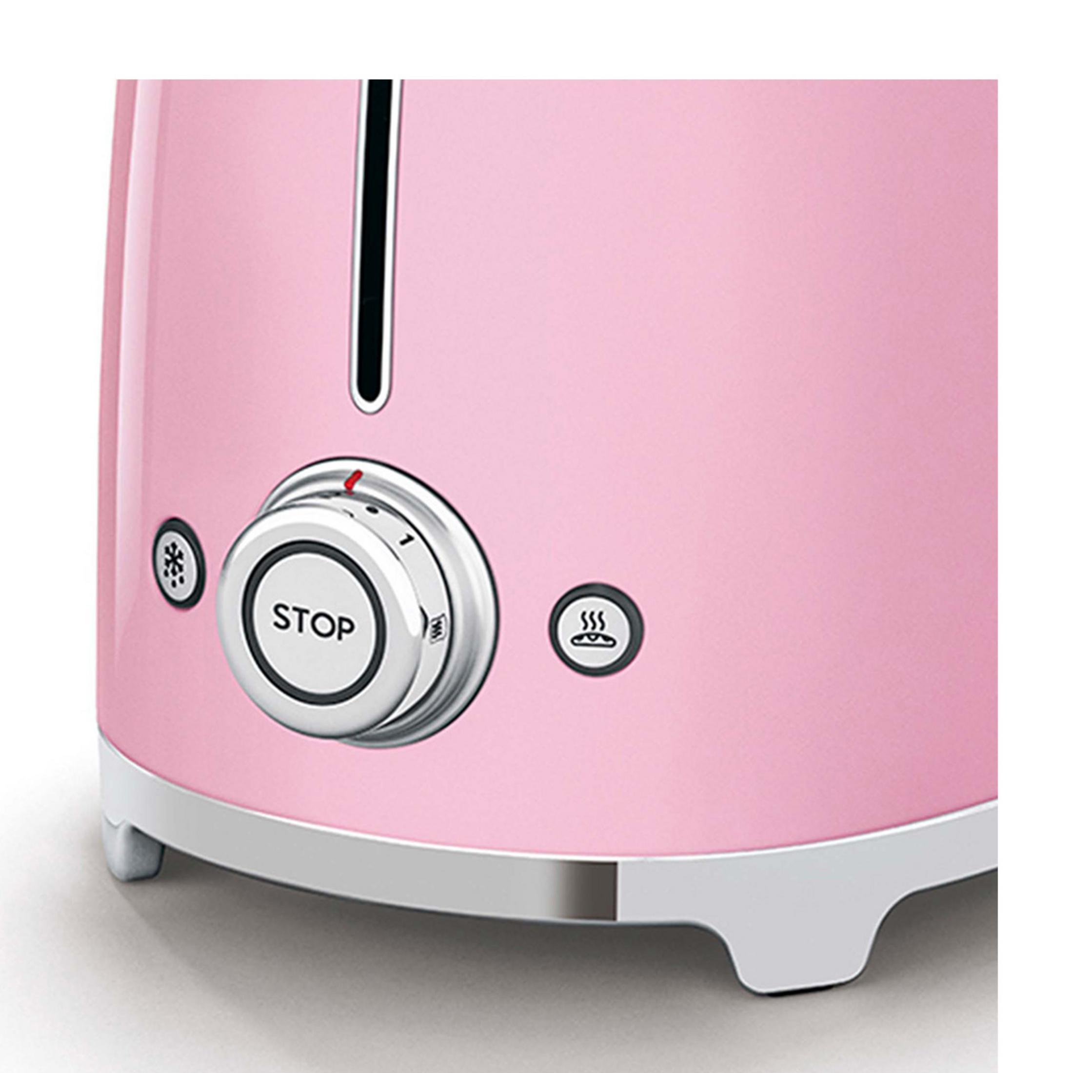 Zbliżenie różowego tostera z pokrętłem i przyciskami.