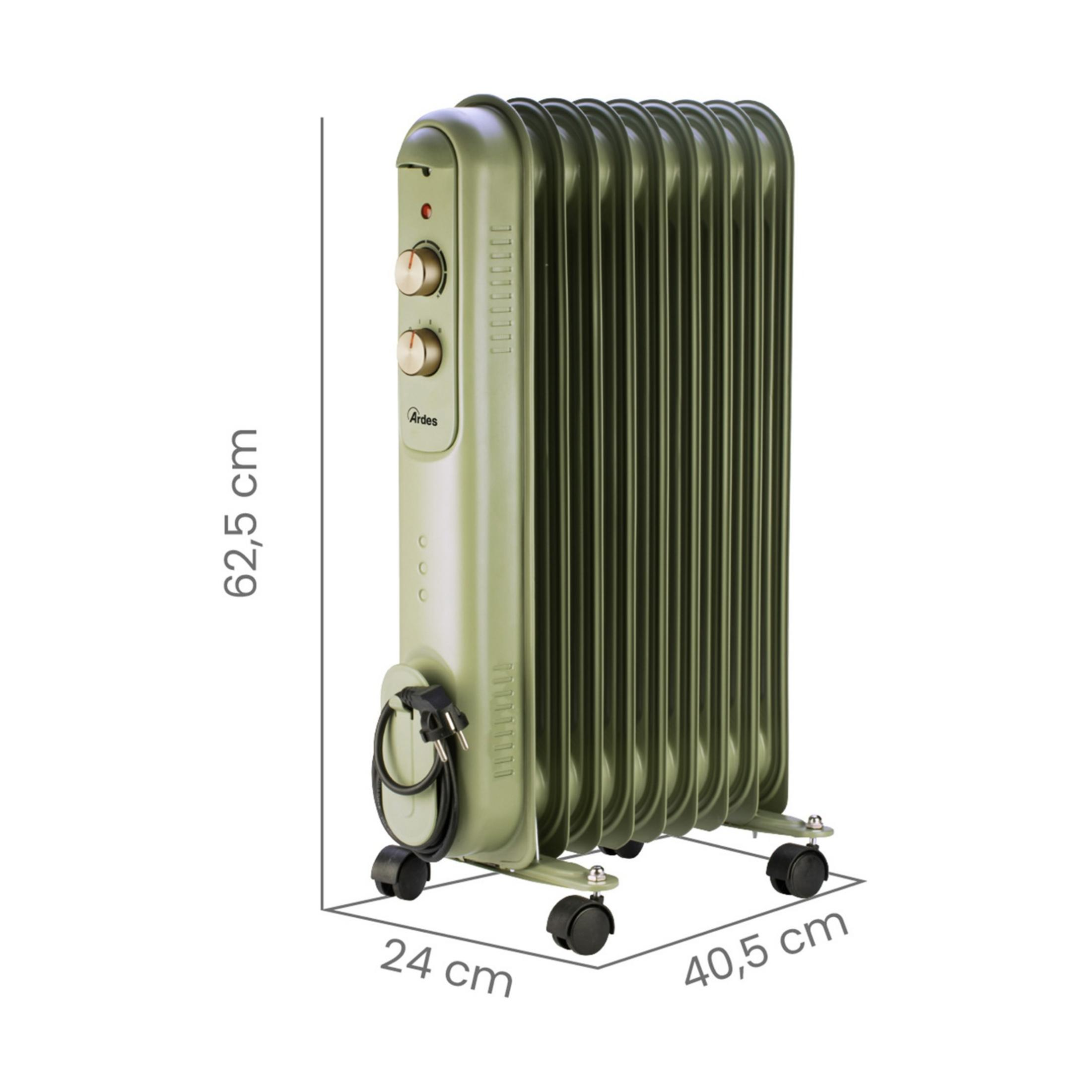 Zielony grzejnik olejowy na kółkach, wymiary 62,5x24x40,5 cm.
