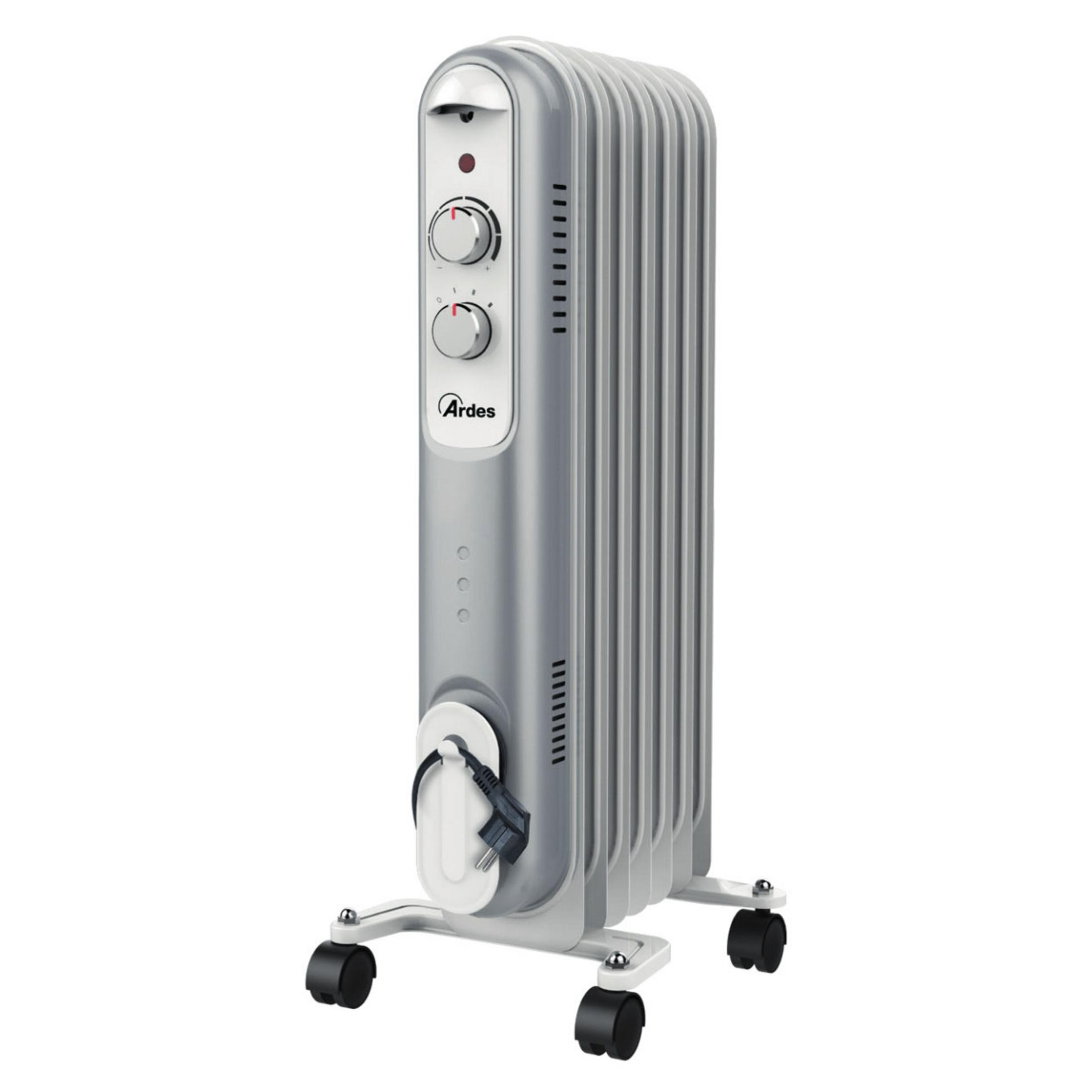 Srebrny grzejnik olejowy z kółkami, termostatem i kablem.