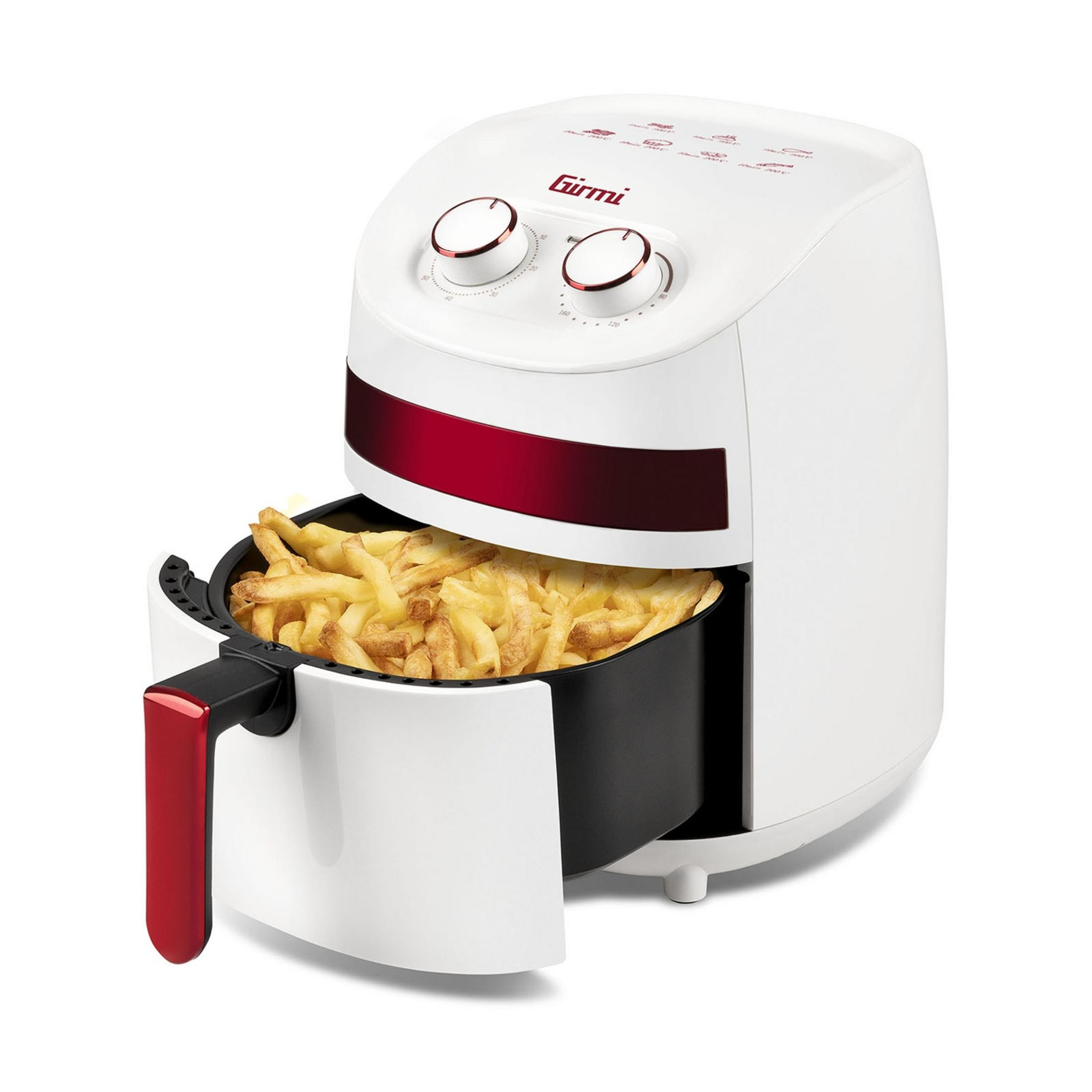 Biała frytkownica beztłuszczowa z czerwonym uchwytem jest wypełniona złotymi frytkami.