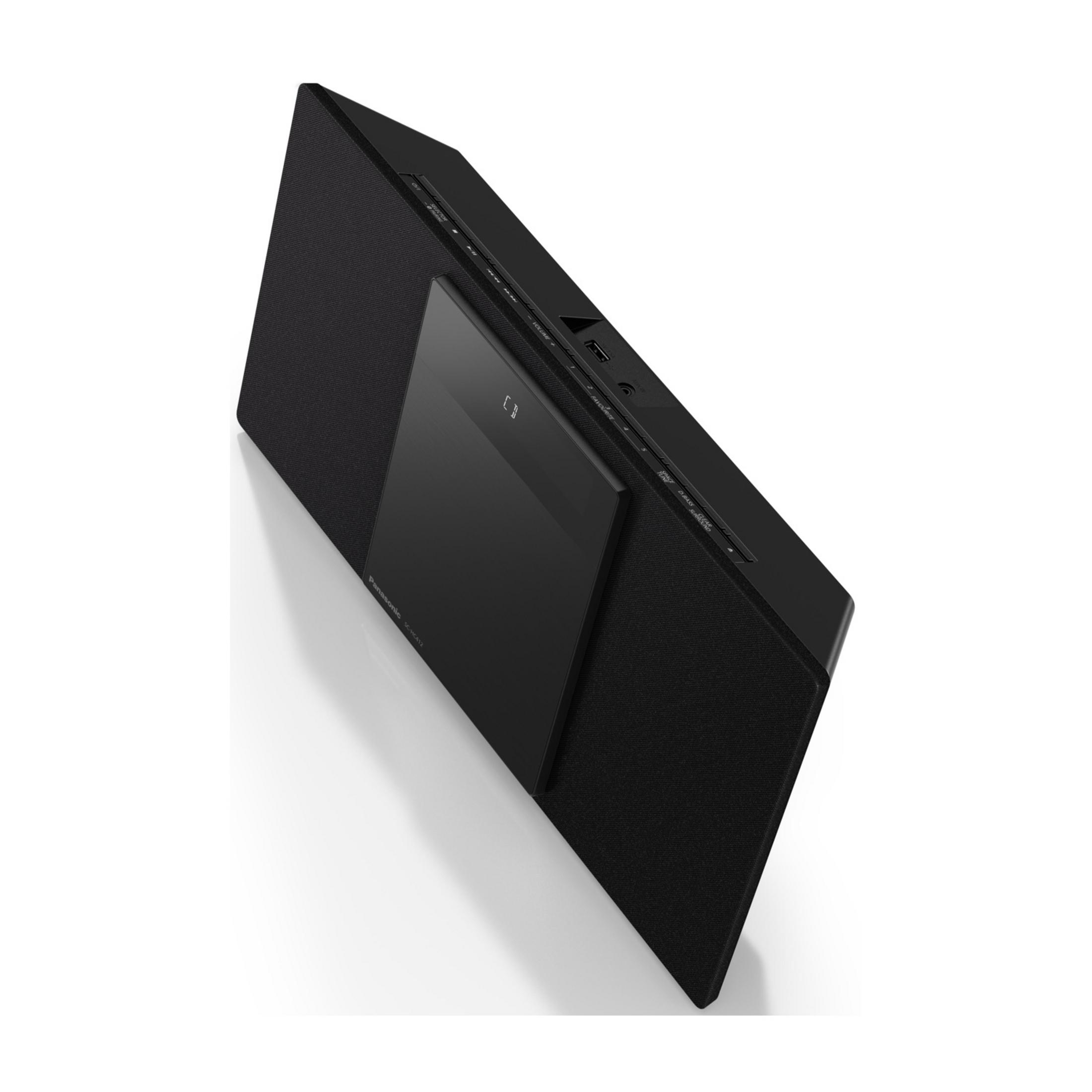 Sistema audio Panasonic nero con griglia in tessuto e display touchscreen.