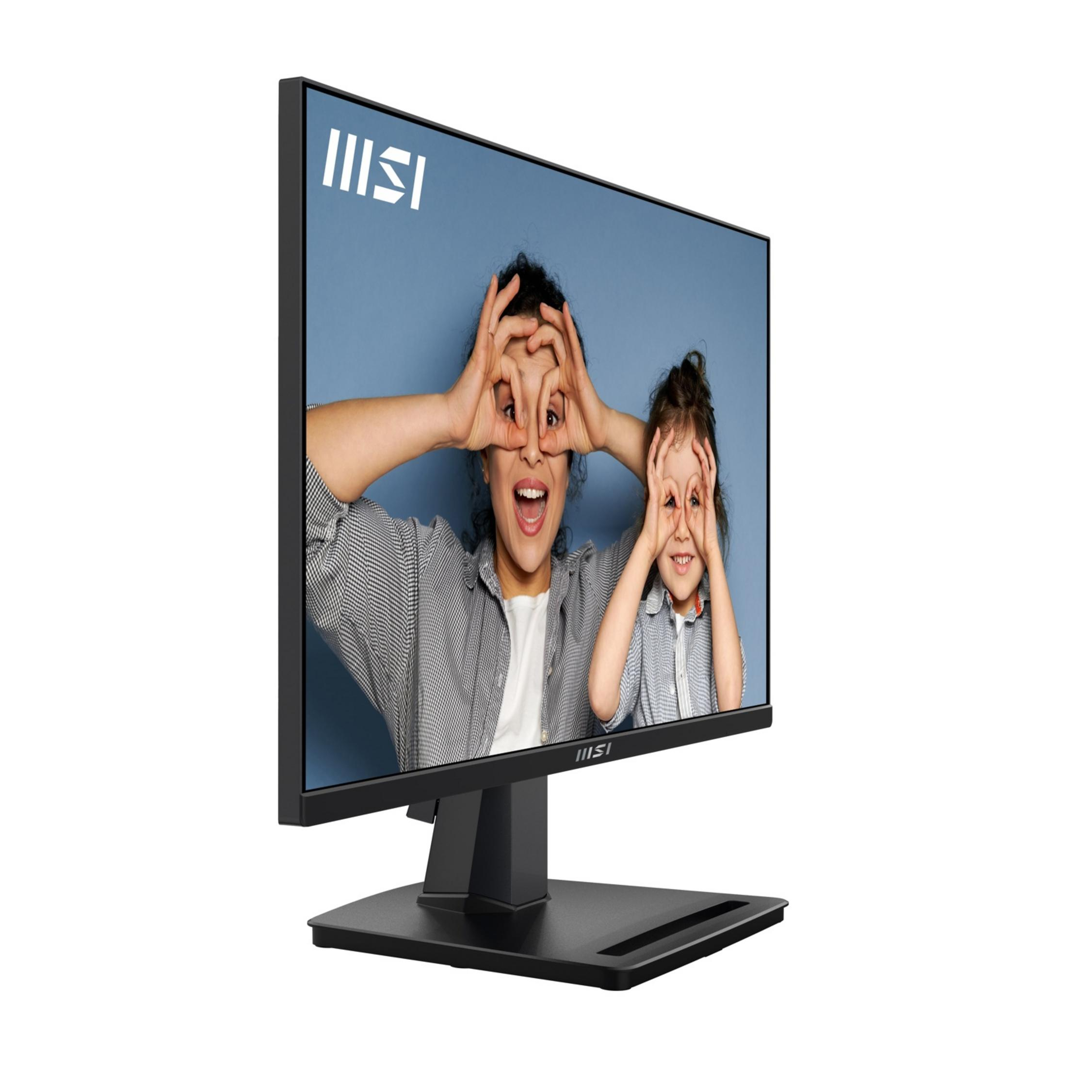 Kobieta i dziecko robią okulary rękami przed oczami na niebieskim tle.