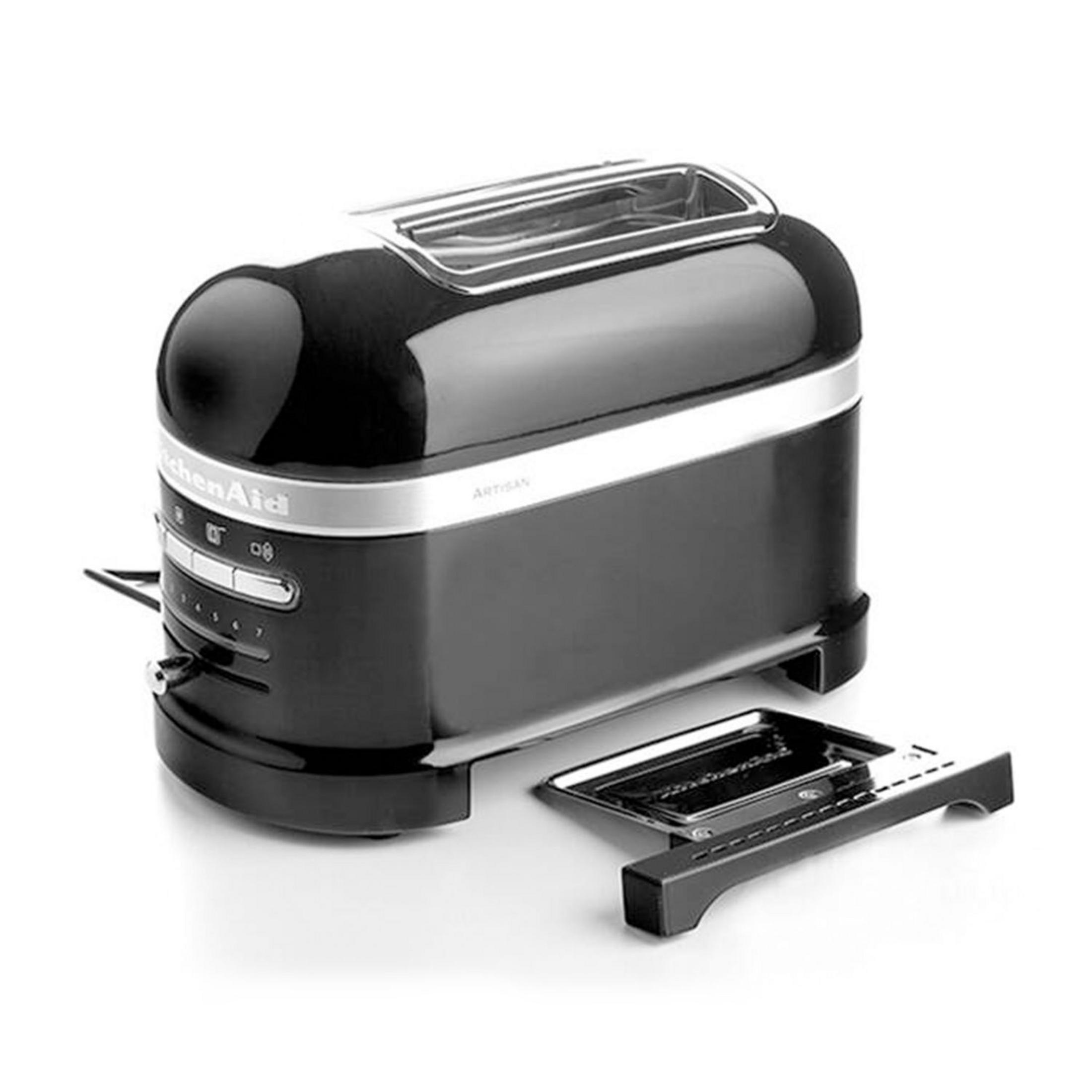 Un grille-pain noir avec des accents chromés et un tiroir à miettes amovible.