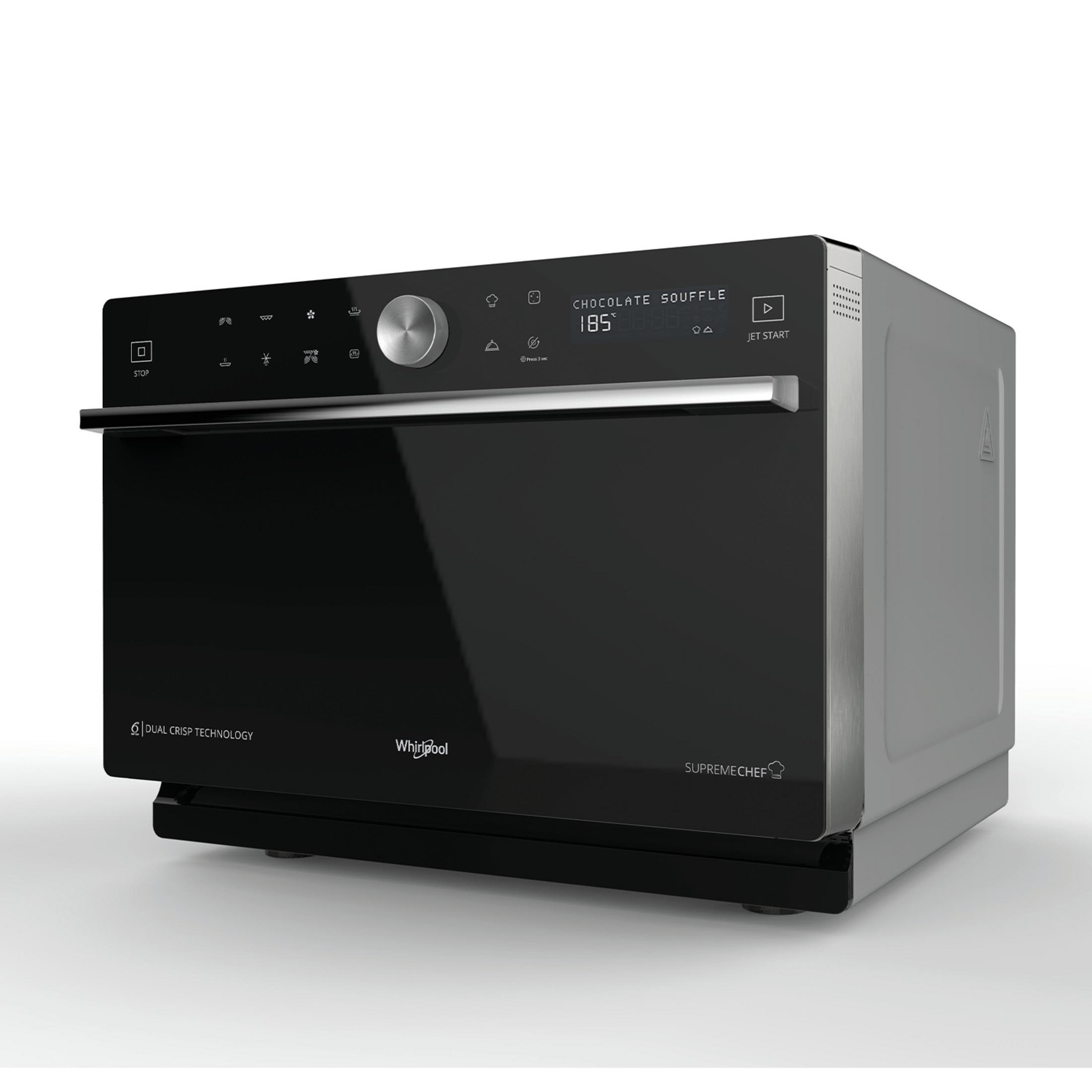 Un moderno forno Whirlpool con display digitale che mostra 'CHOCOLATE SOUFFLE 185'.