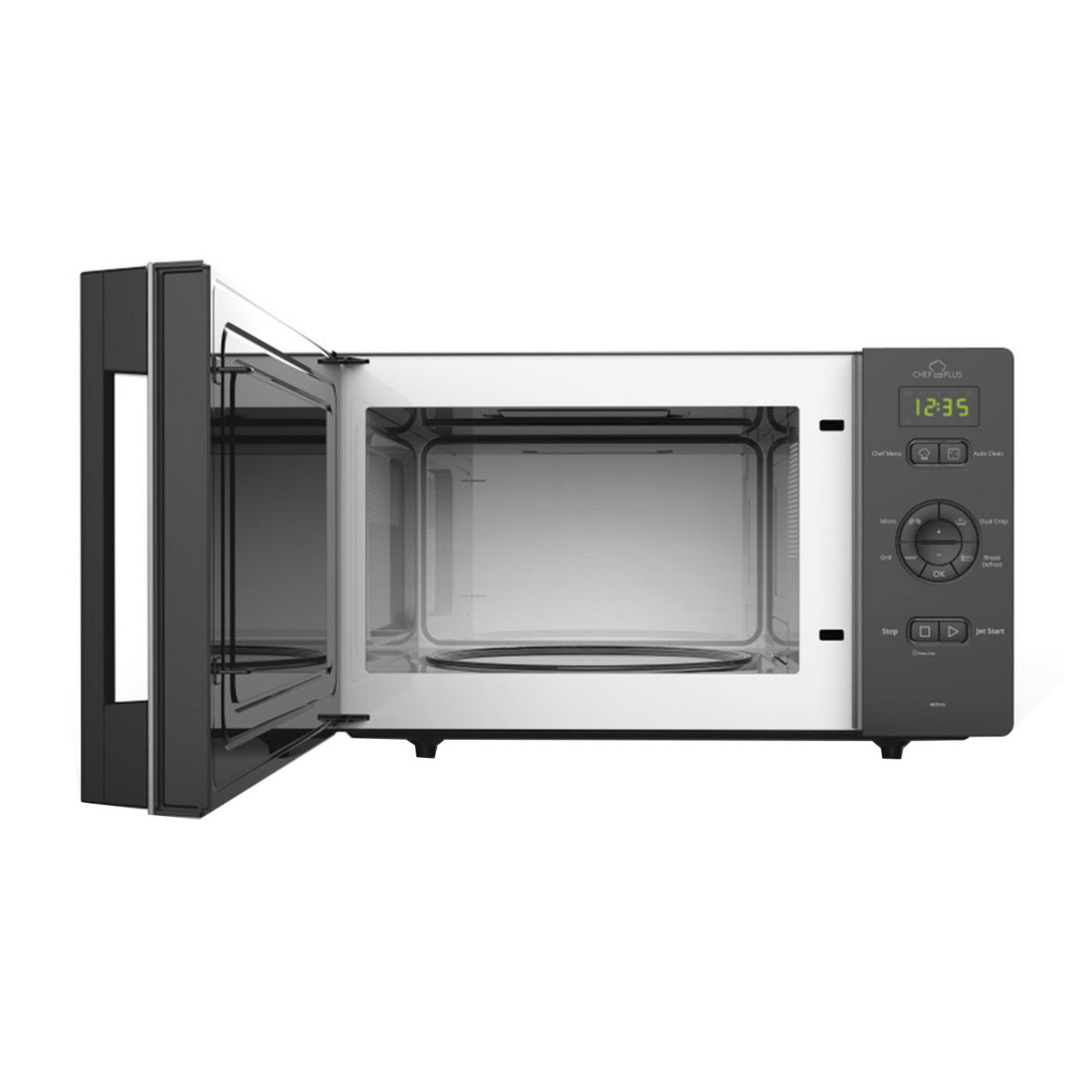 Otwarty czarny piekarnik mikrofalowy z cyfrowym wyświetlaczem pokazującym 12:35.