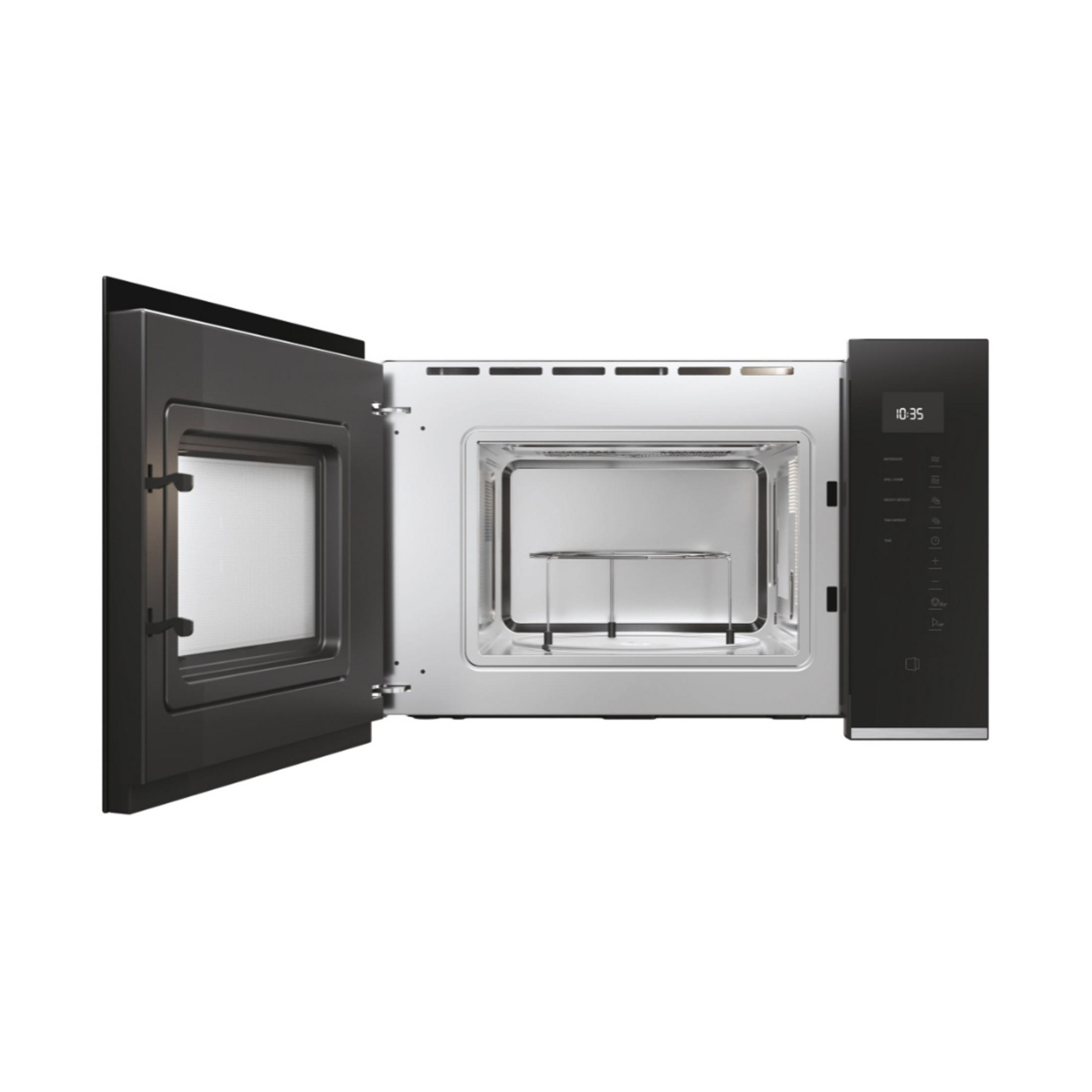 Un forno a microonde aperto con display digitale e griglia all'interno.