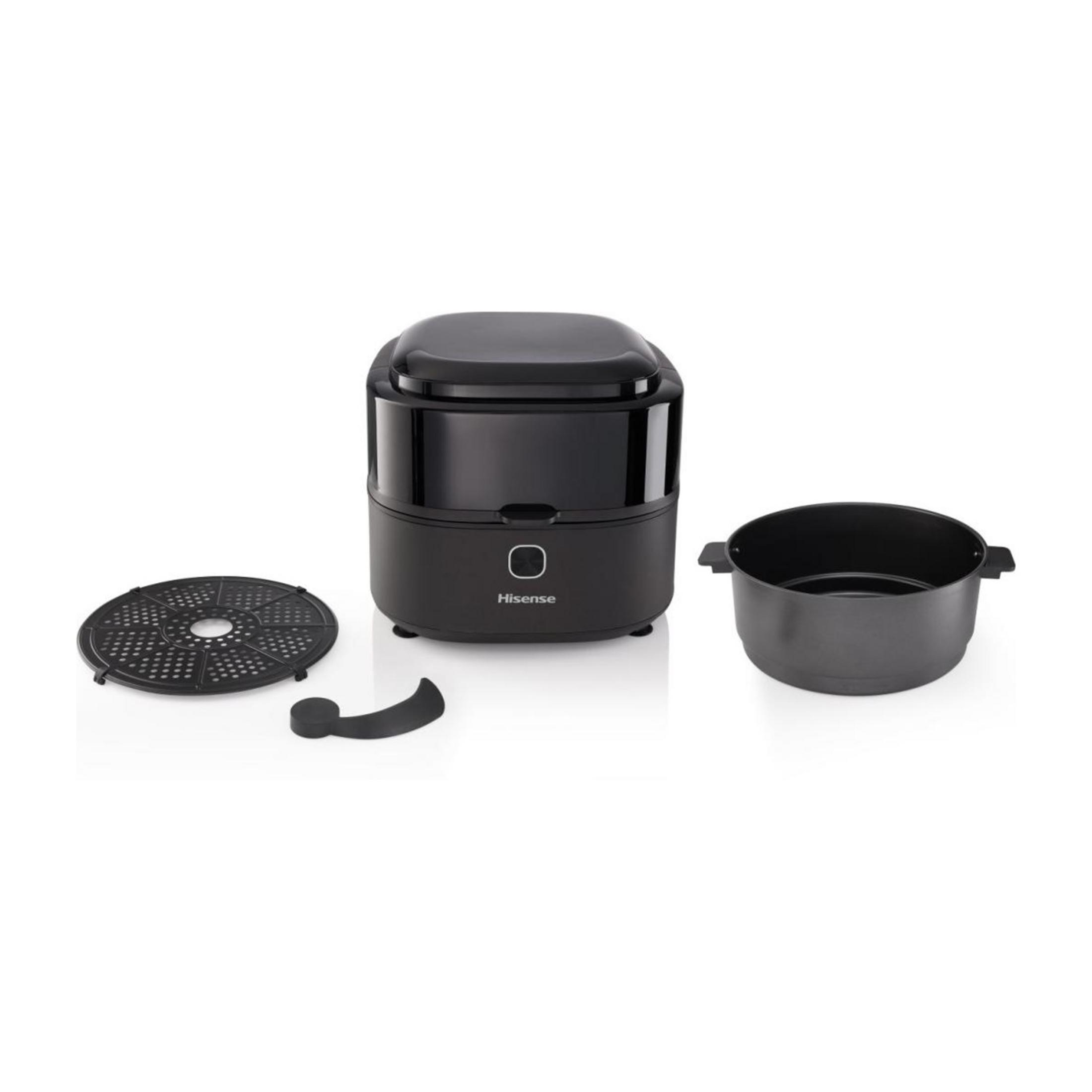 Czarny garnek Hisense z akcesoriami: wkładka, miska i uchwyt.