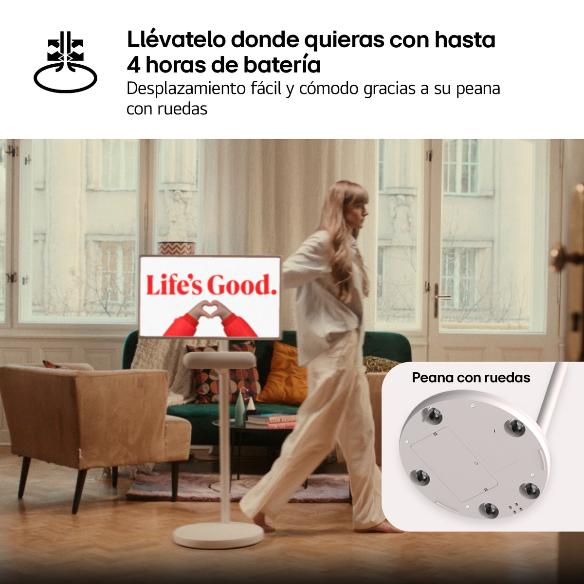 Mujer pasa junto a TV en soporte con ruedas. Texto sobre batería y movilidad.