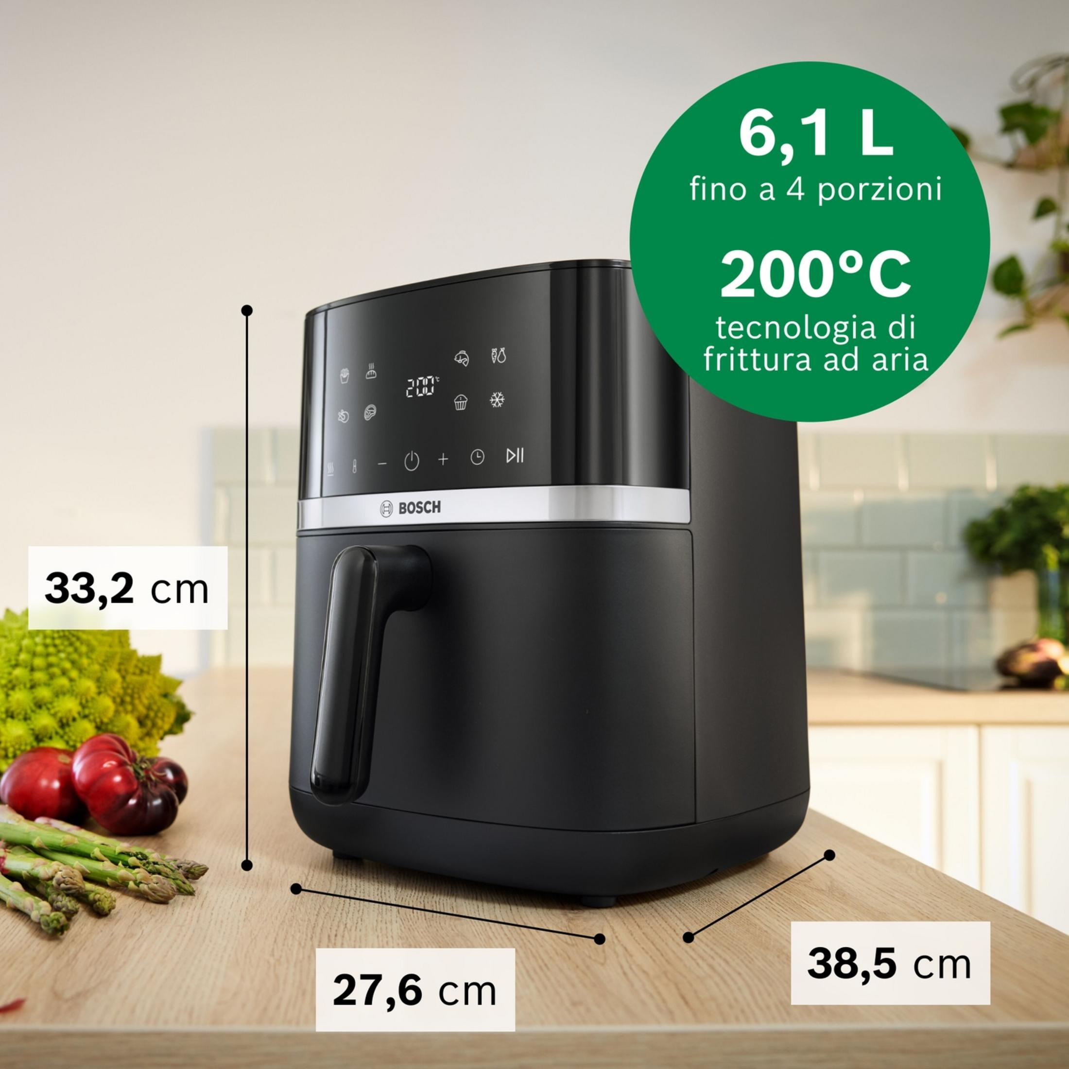 Friggitrice ad aria Bosch nera con verdure sul tavolo.