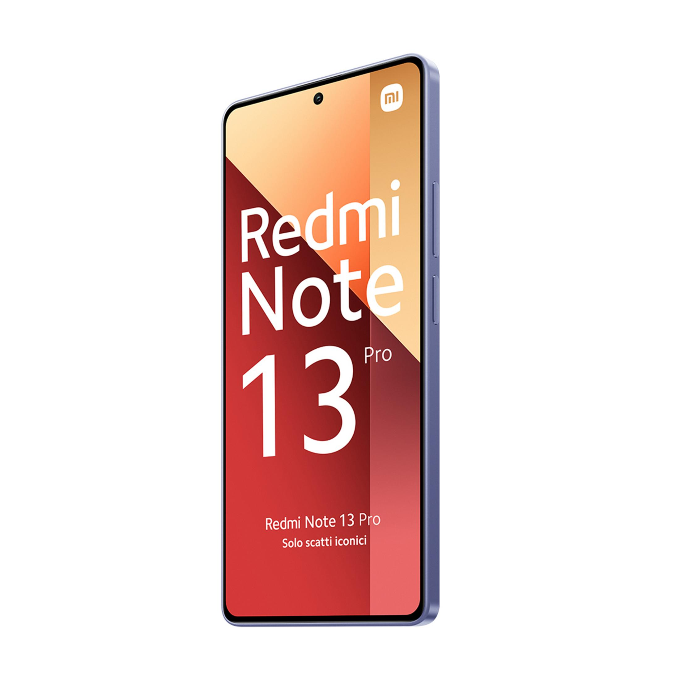 Fioletowy smartfon Redmi Note 13 Pro z czerwono-pomarańczowym tłem.
