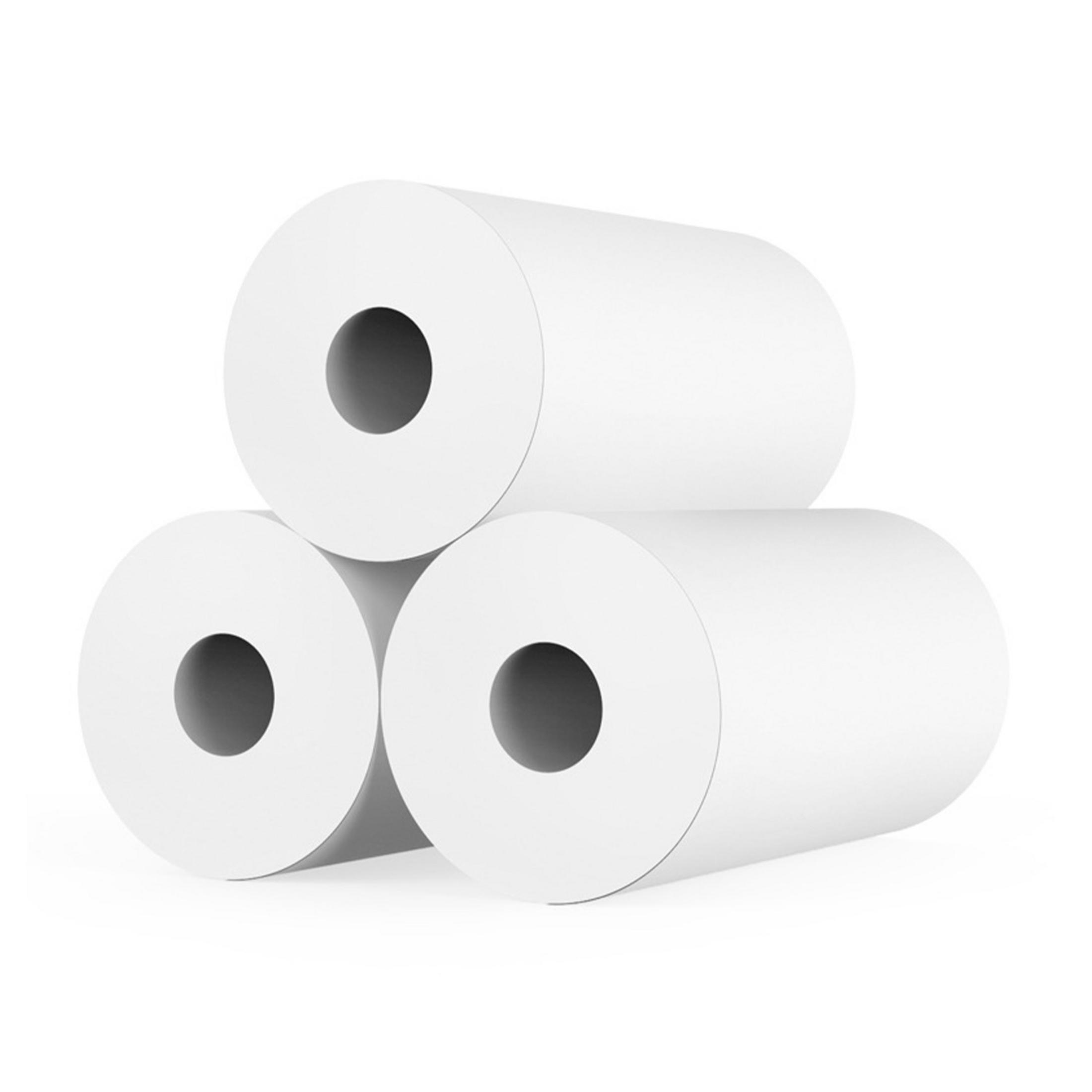 Trzy białe rolki papieru z czarnymi rdzeniami ułożone na białym tle.