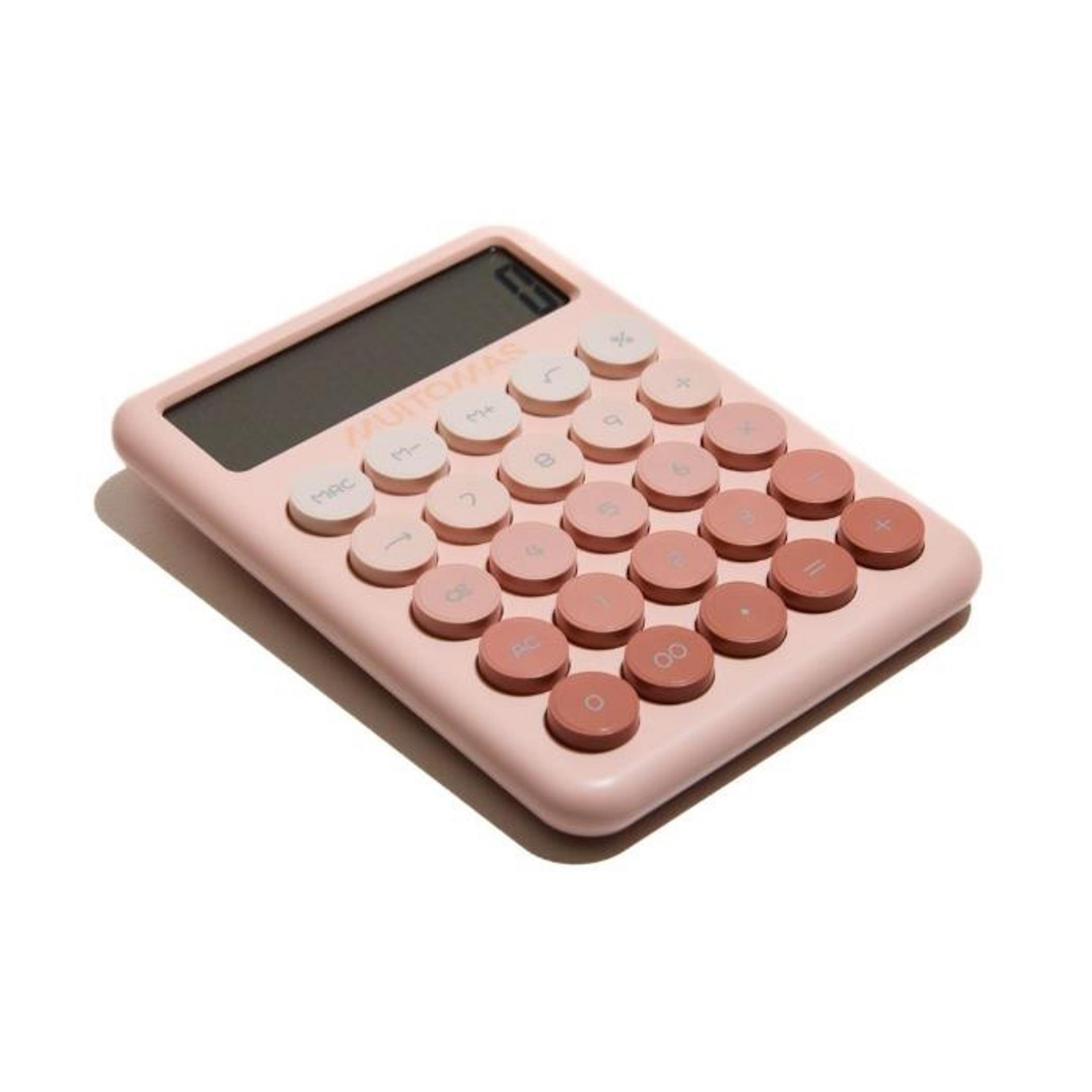 Yuvarlak tuşlu ve koyu ekranlı pembe hesap makinesi.