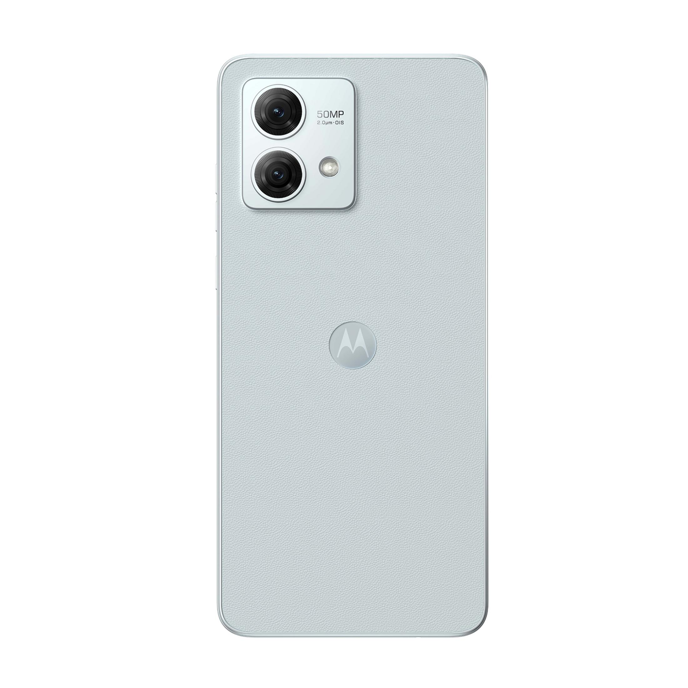 Retro di uno smartphone grigio chiaro con doppia fotocamera e logo Motorola.