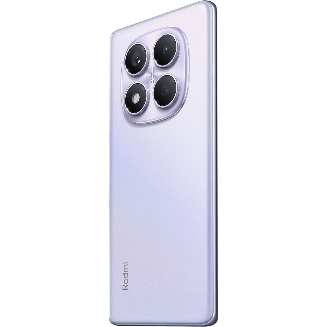 Un smartphone violet avec quatre caméras arrière et un 