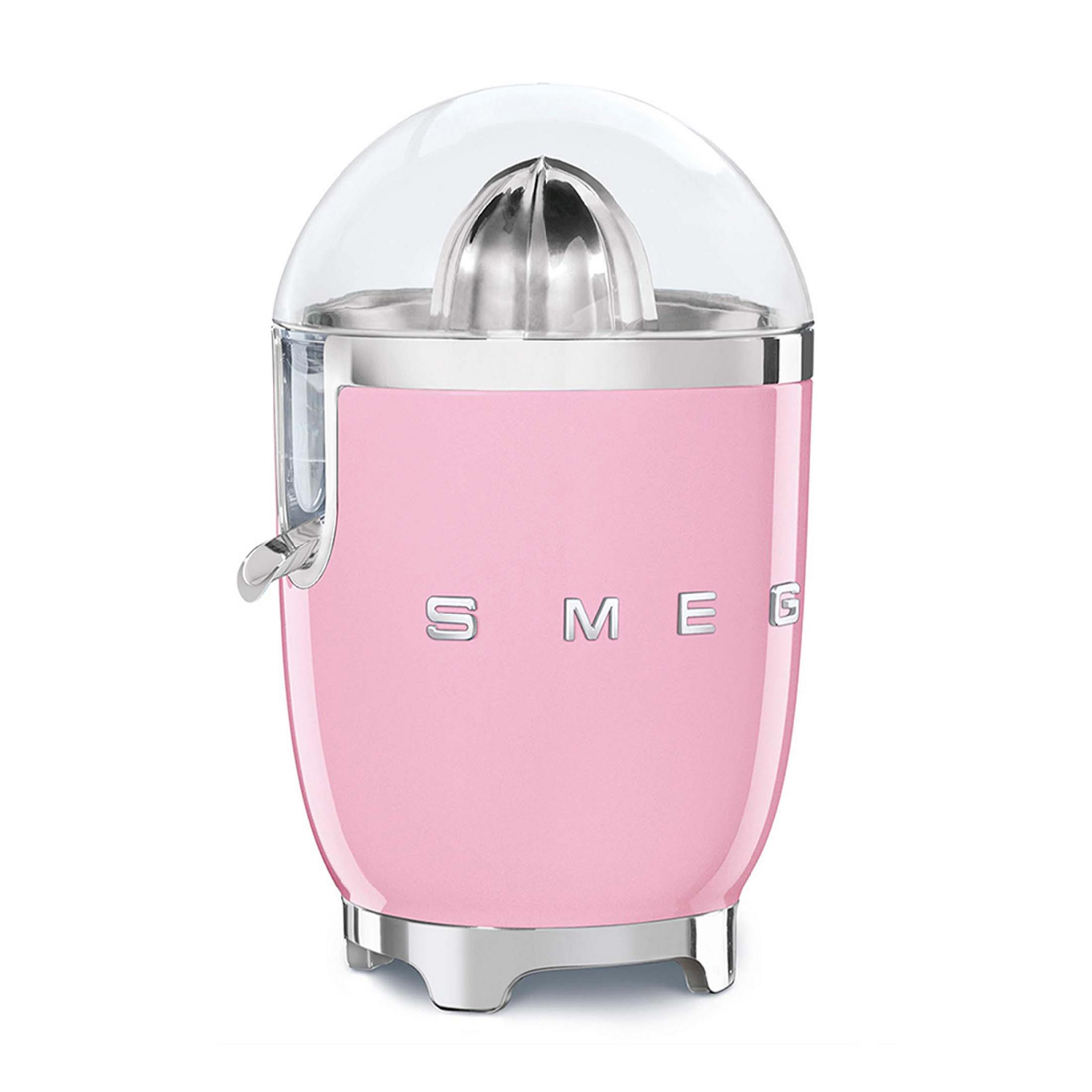 Różowa wyciskarka do cytrusów z chromowanymi detalami i przezroczystą pokrywą.