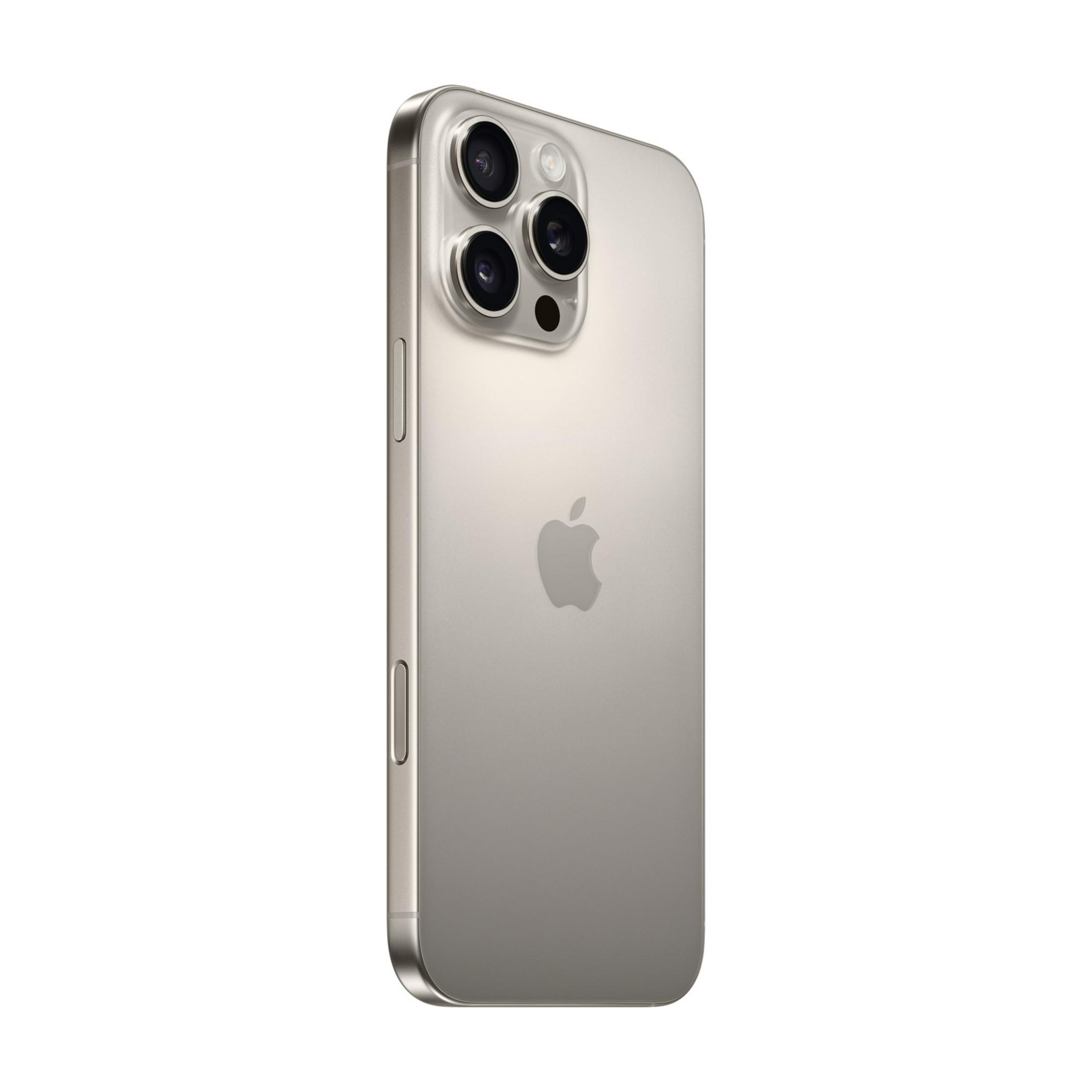 Vista trasera de un iPhone plateado con tres cámaras y el logo de Apple.