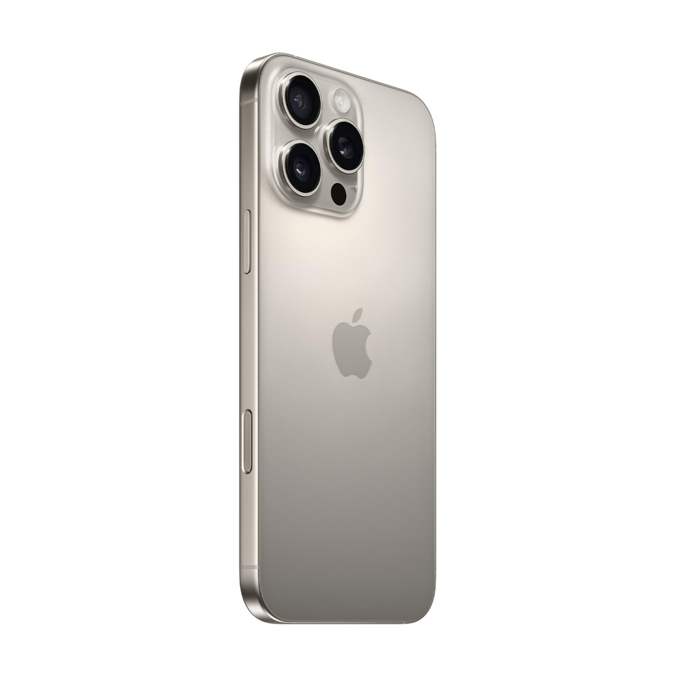 Un iPhone argento con tre fotocamere e un logo Apple sul retro.