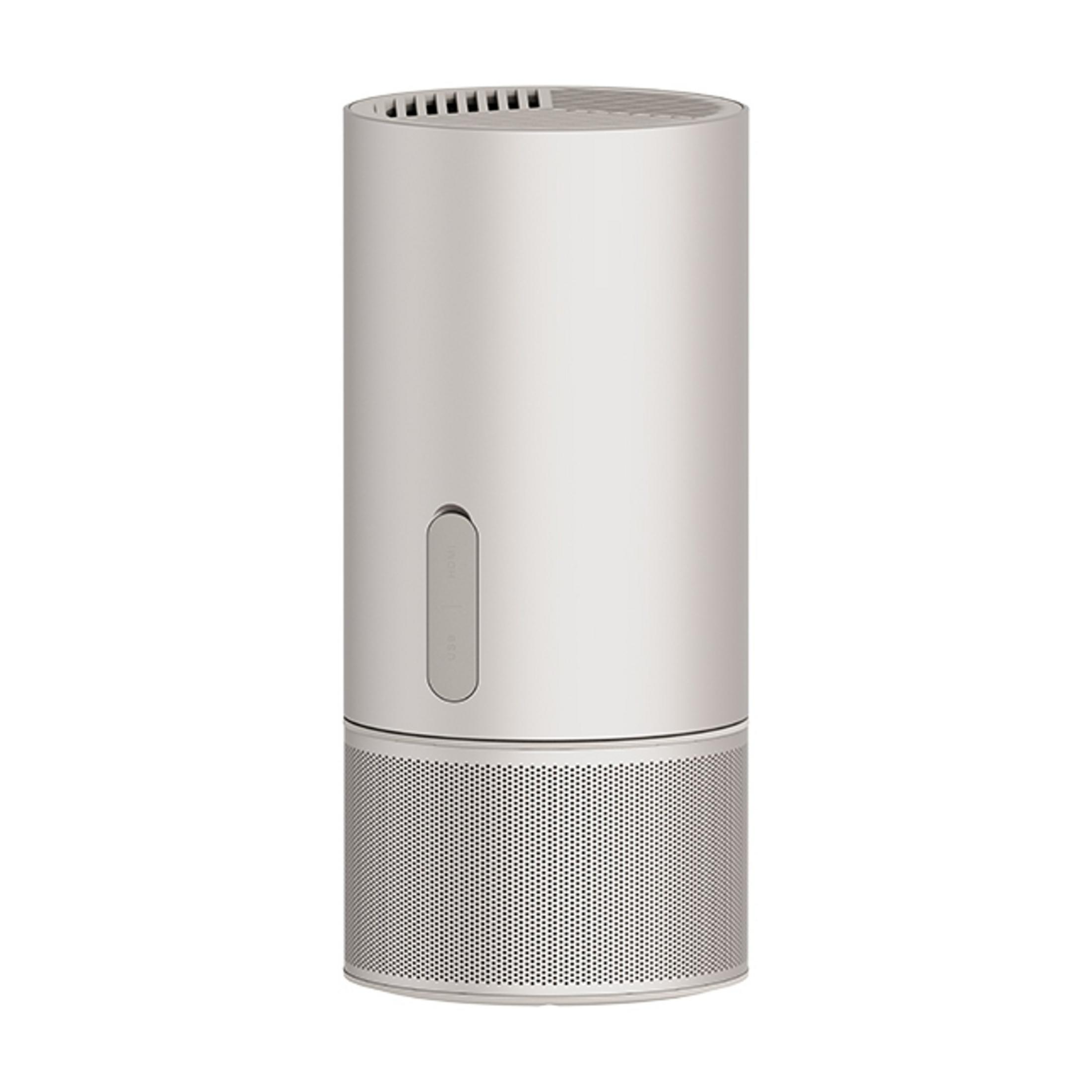 Eleganckie, cylindryczne, srebrne urządzenie z otworami wentylacyjnymi na górze i na dole.