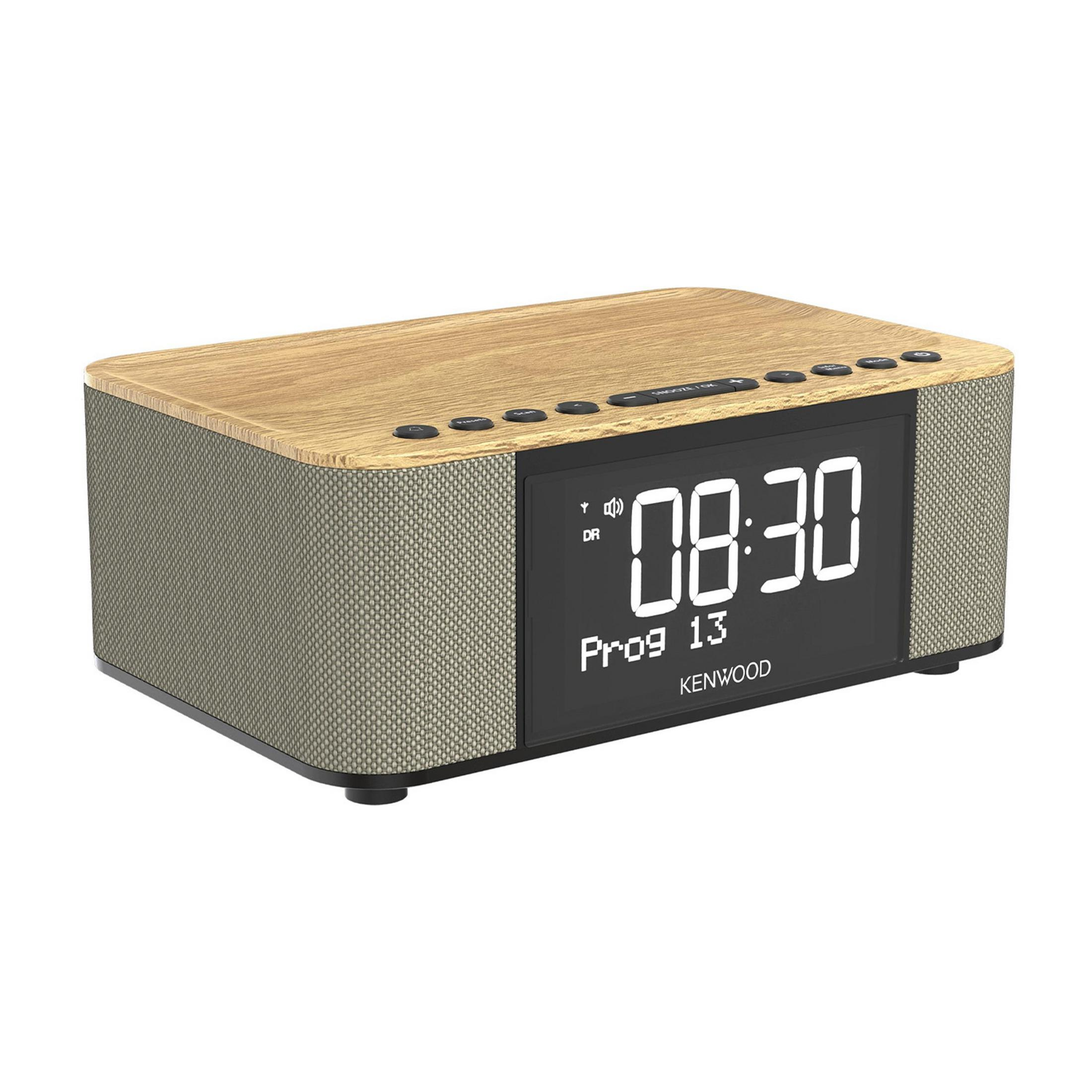 Cyfrowy budzik radiowy z drewnianym blatem i szarymi bokami z tkaniny, pokazuje 08:30.