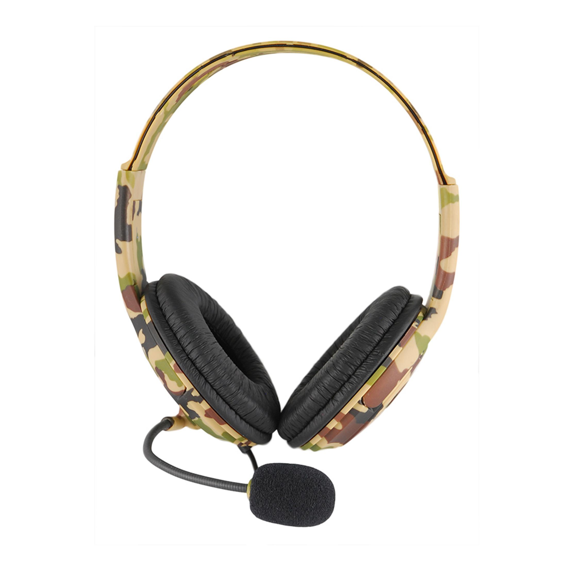 Słuchawki w kamuflażu z mikrofonem na białym tle.