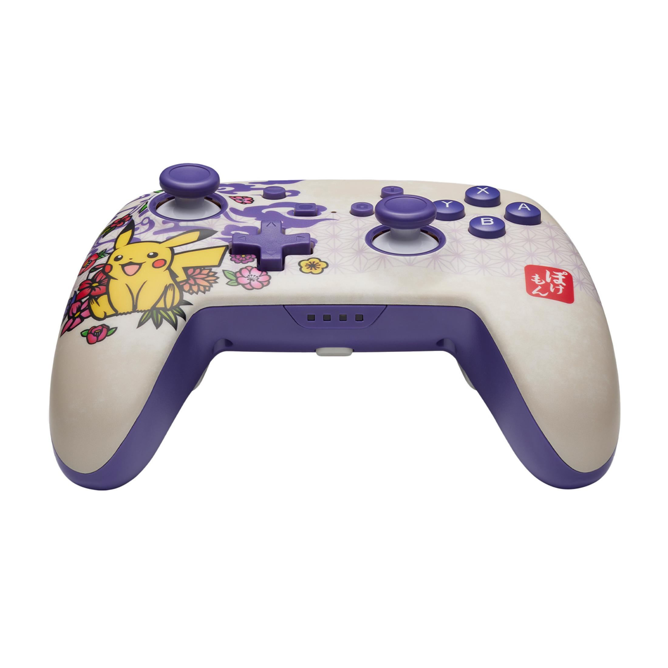 Ein violetter und cremefarbener Controller mit Pikachu und Blumenmotiven.