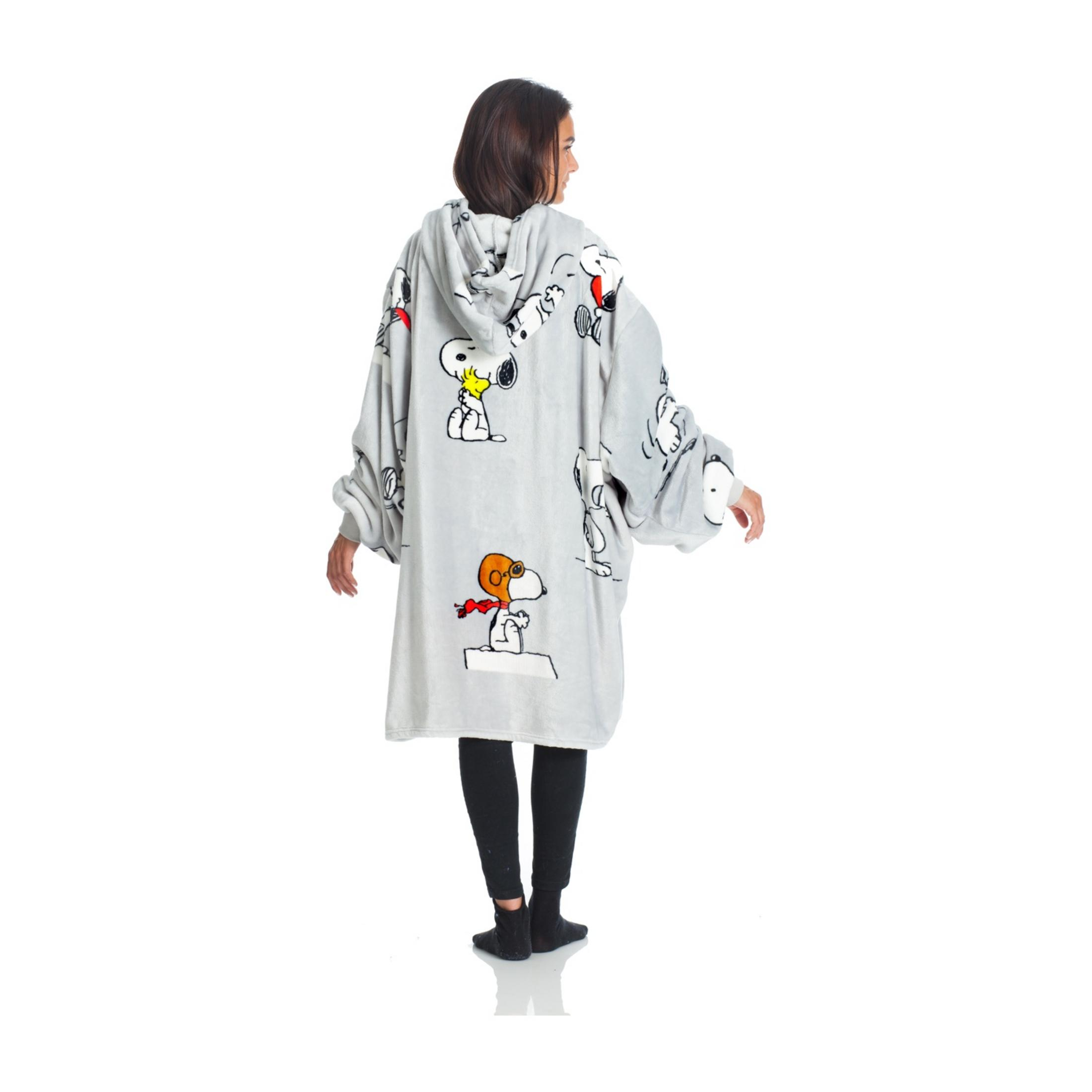 Felpa grigia con stampa Snoopy. Una donna la indossa, sfondo bianco.