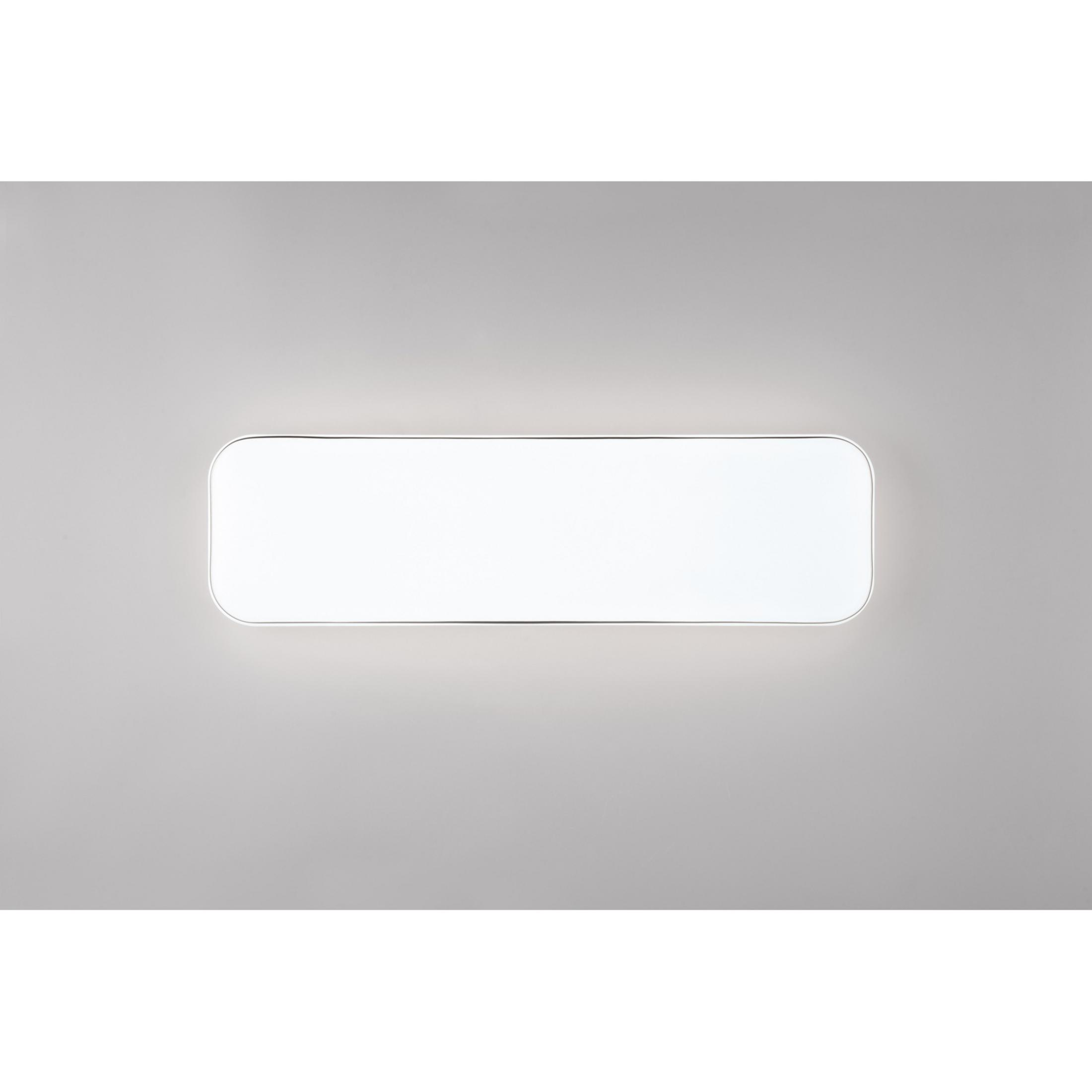 Un pannello luminoso rettangolare con angoli arrotondati su una parete grigia.