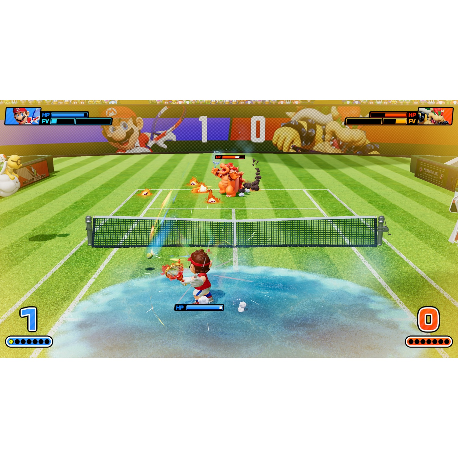 Mario-Tennisspiel: Mario schlägt einen Ball, Bowser ist auf der anderen Seite.