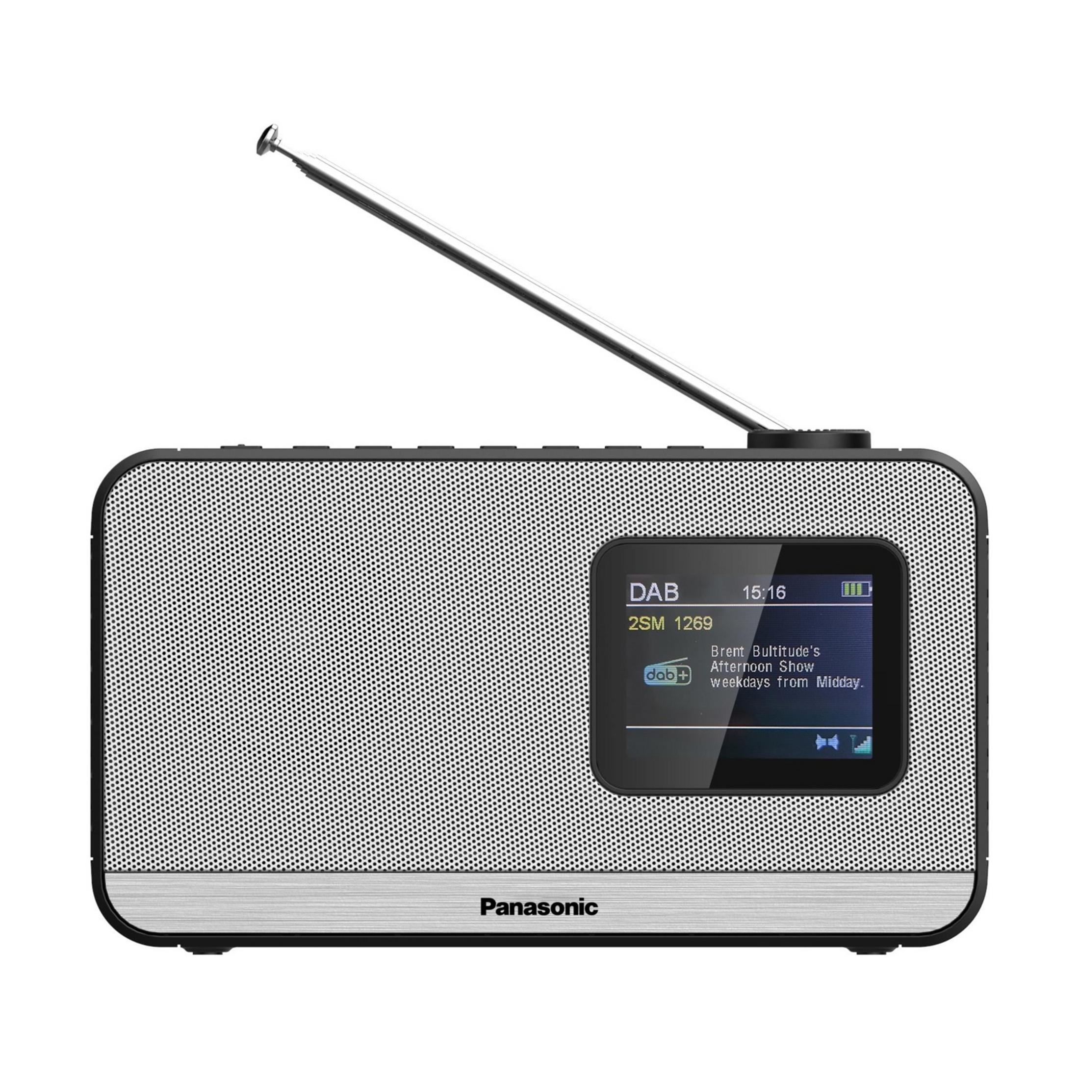 Una radio DAB argentata con antenna e schermo che mostra "Brent Bultitude's Afternoon Show".