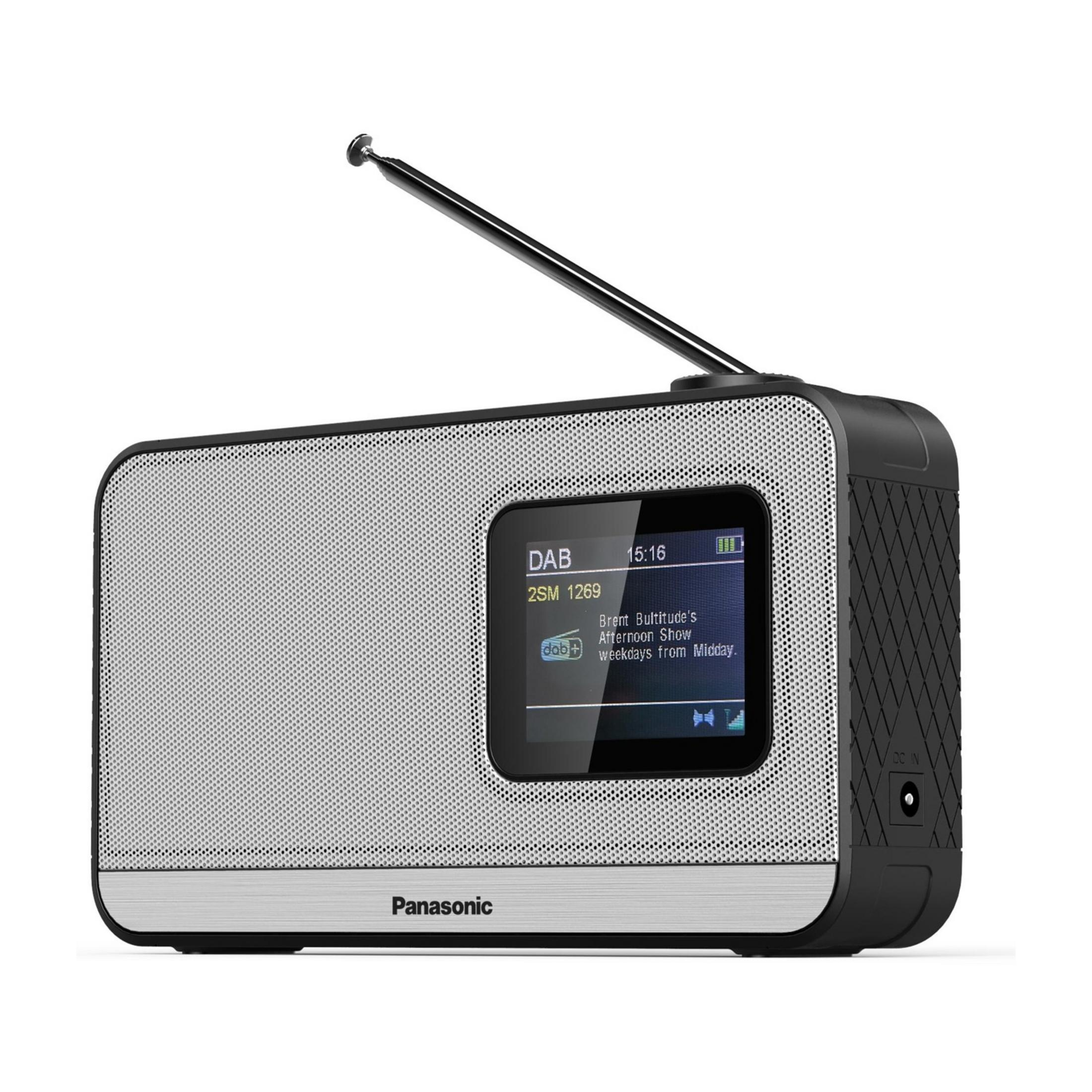 Una radio DAB Panasonic con griglia altoparlante argentata e cassa nera.