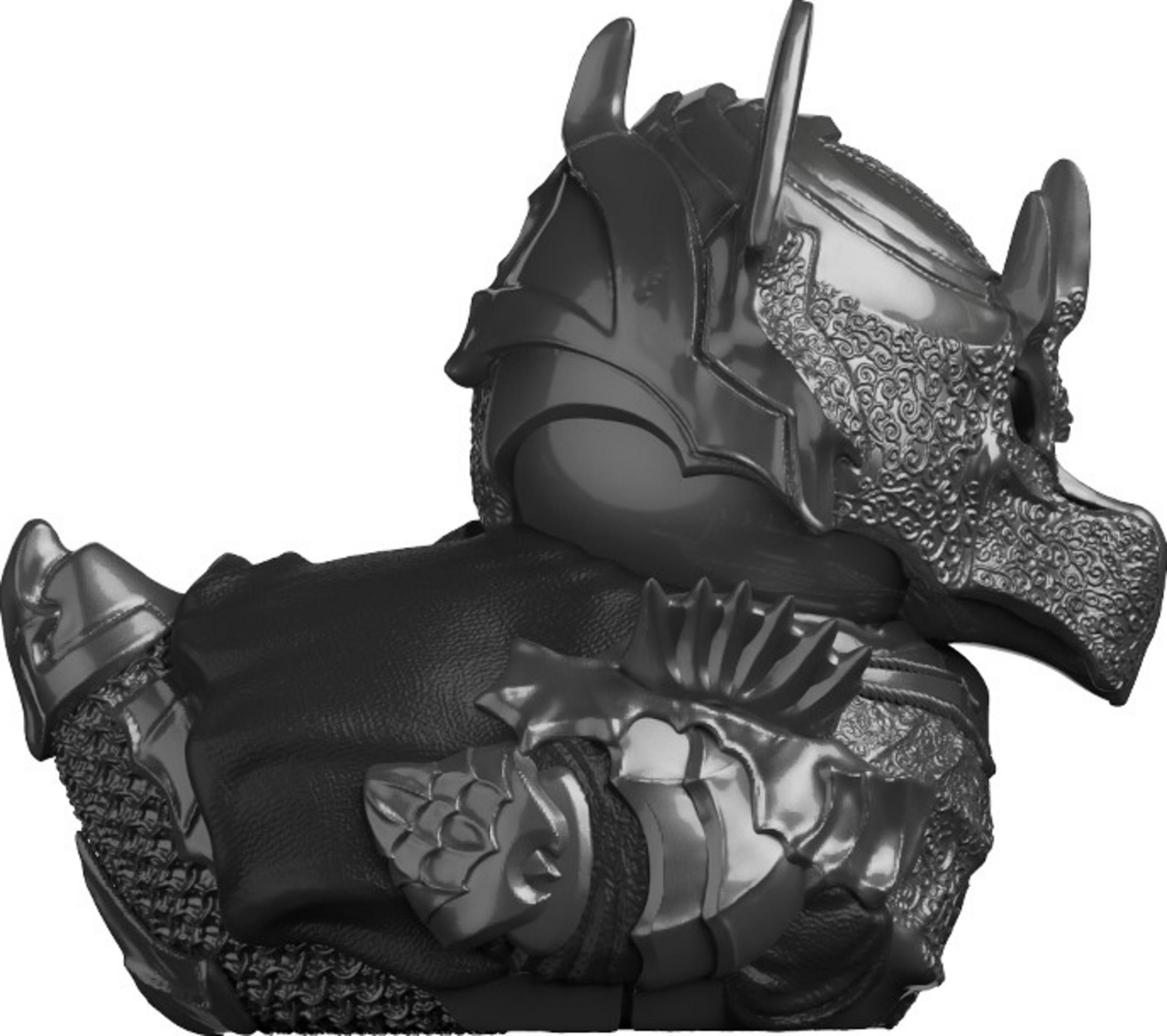 Graue Gummi-Ente in Ritterrüstung mit Kettenhemd und Helm.