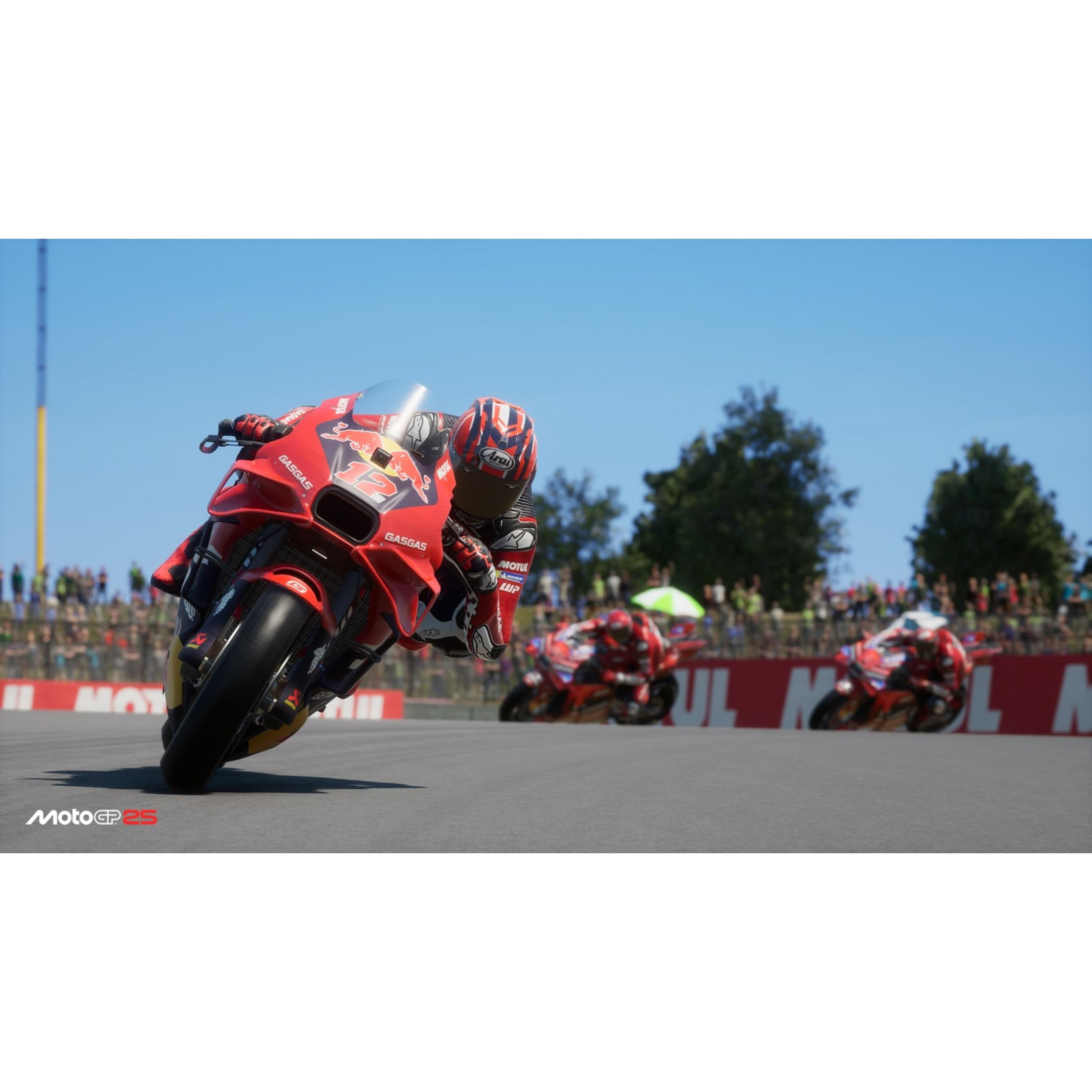 Una moto da corsa rossa si inclina in una curva su un circuito, con spettatori sullo sfondo.