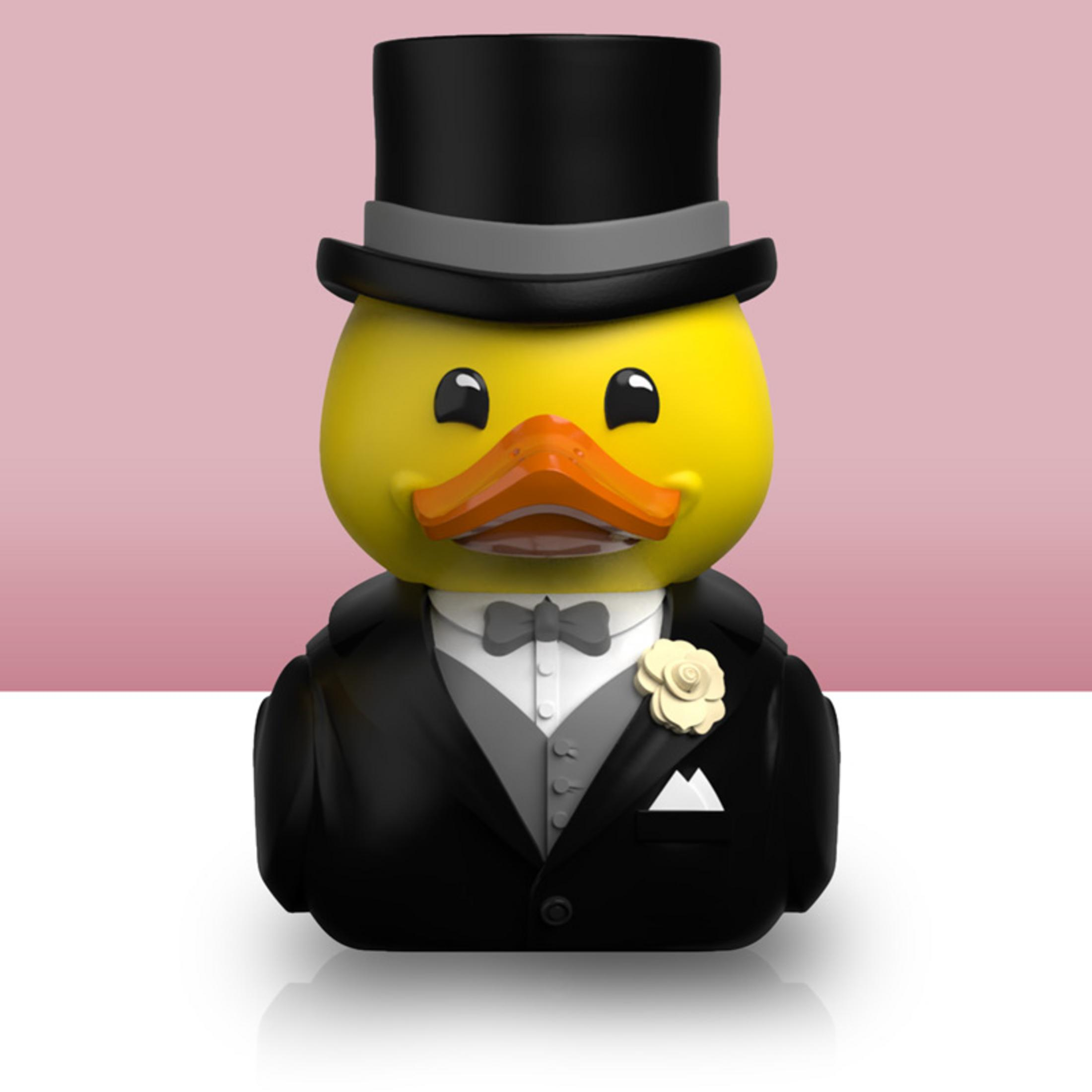 Gelbe Gummi-Ente mit schwarzem Zylinder und Smoking.
