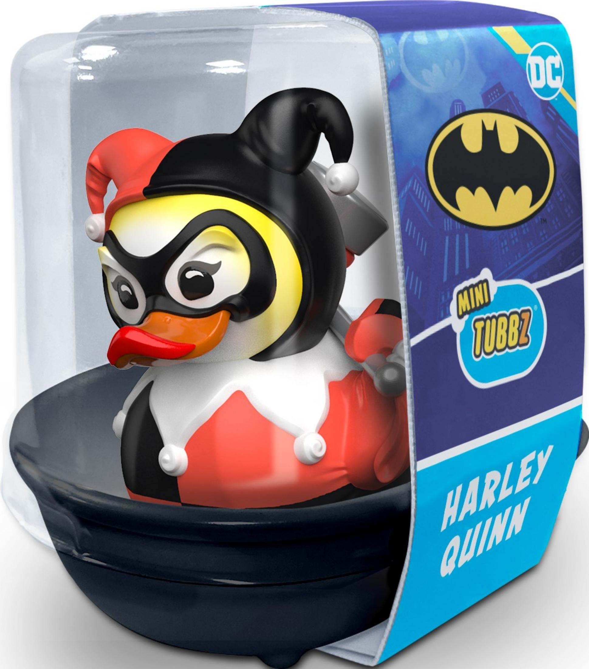 Eine Harley Quinn Quietscheente in ihrer Verpackung mit Batman-Logo.