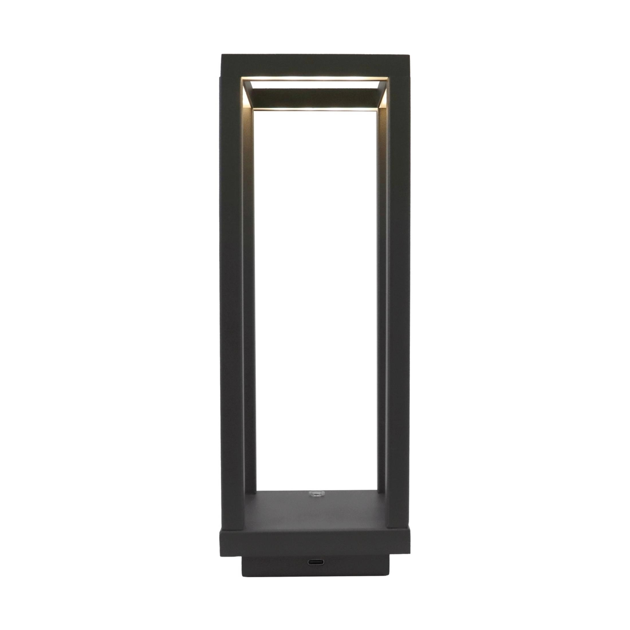 Nowoczesna, ciemna, prostokątna latarnia zewnętrzna z otwartą ramą.