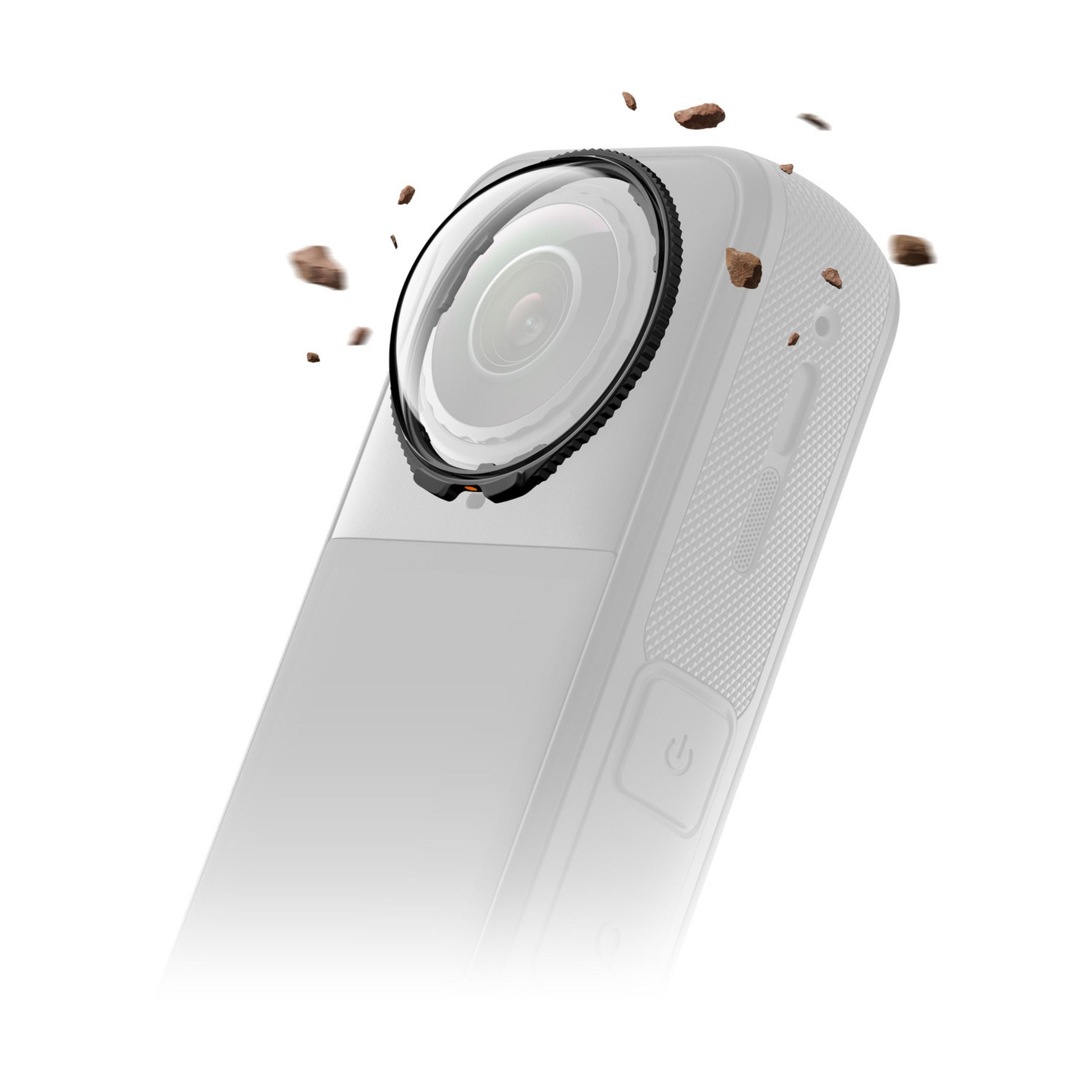 Obiektyw aparatu z opadającymi kamieniami.