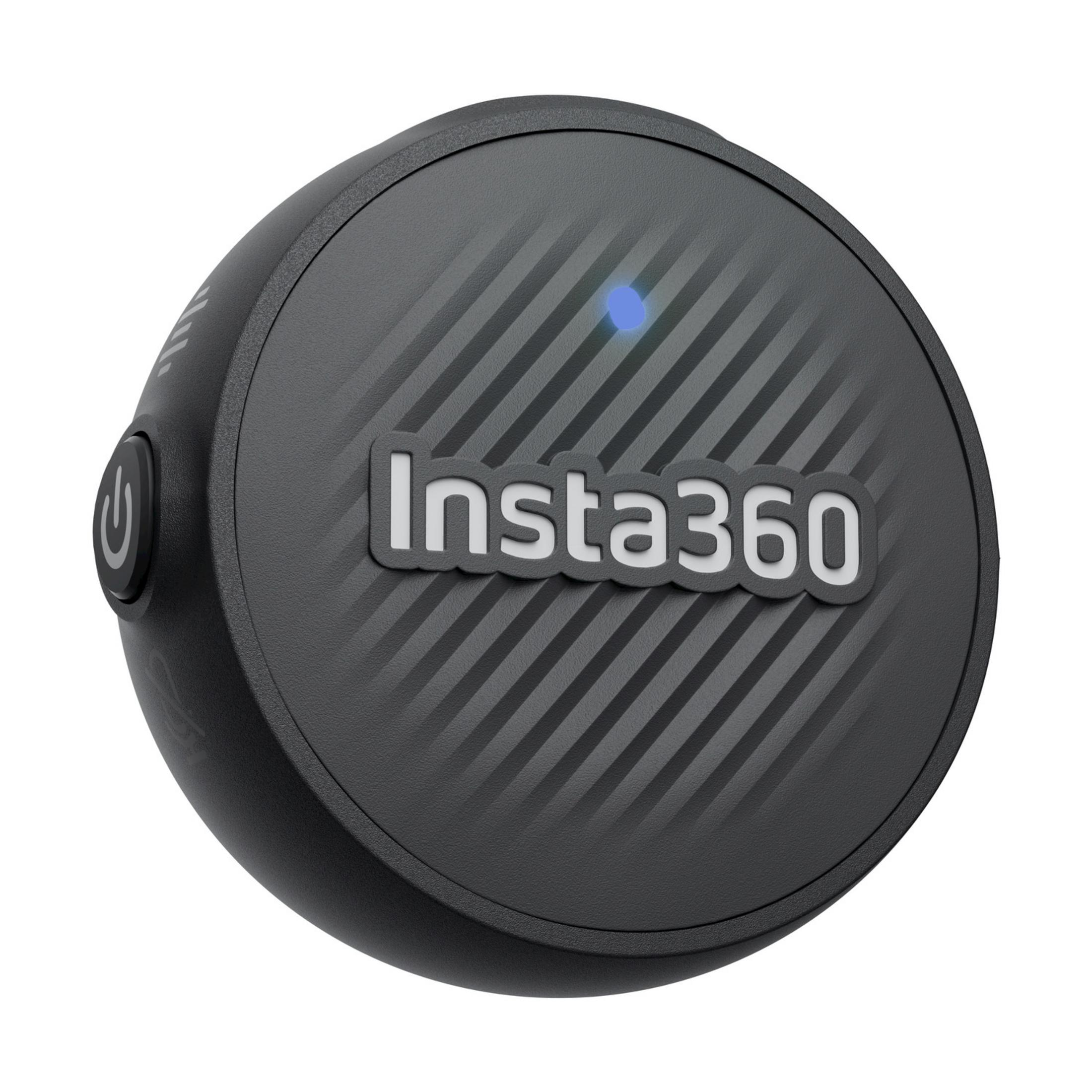 Un dispositivo Insta360 nero con luce blu e pulsante di accensione.